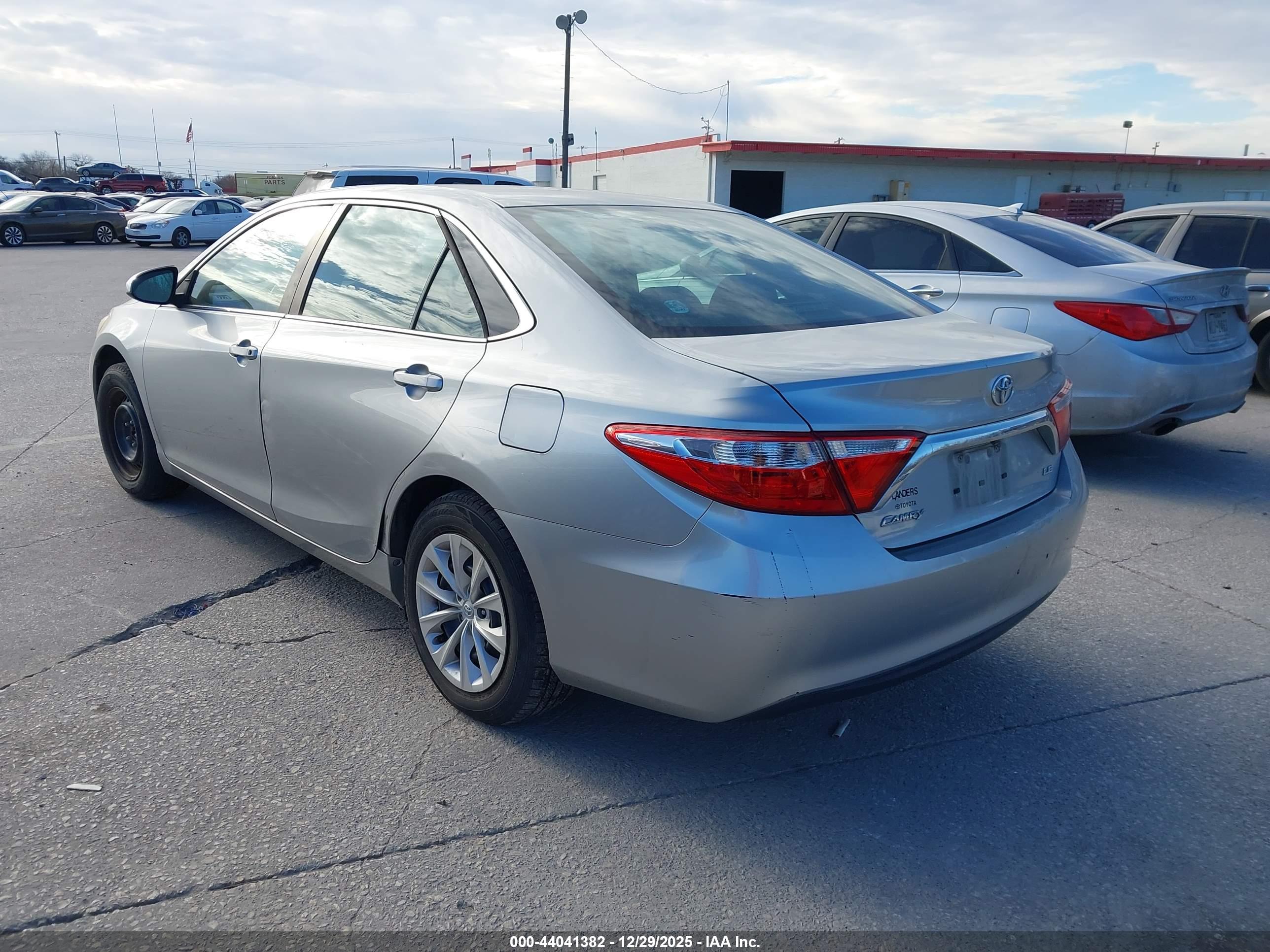 TOYOTA CAMRY image 3