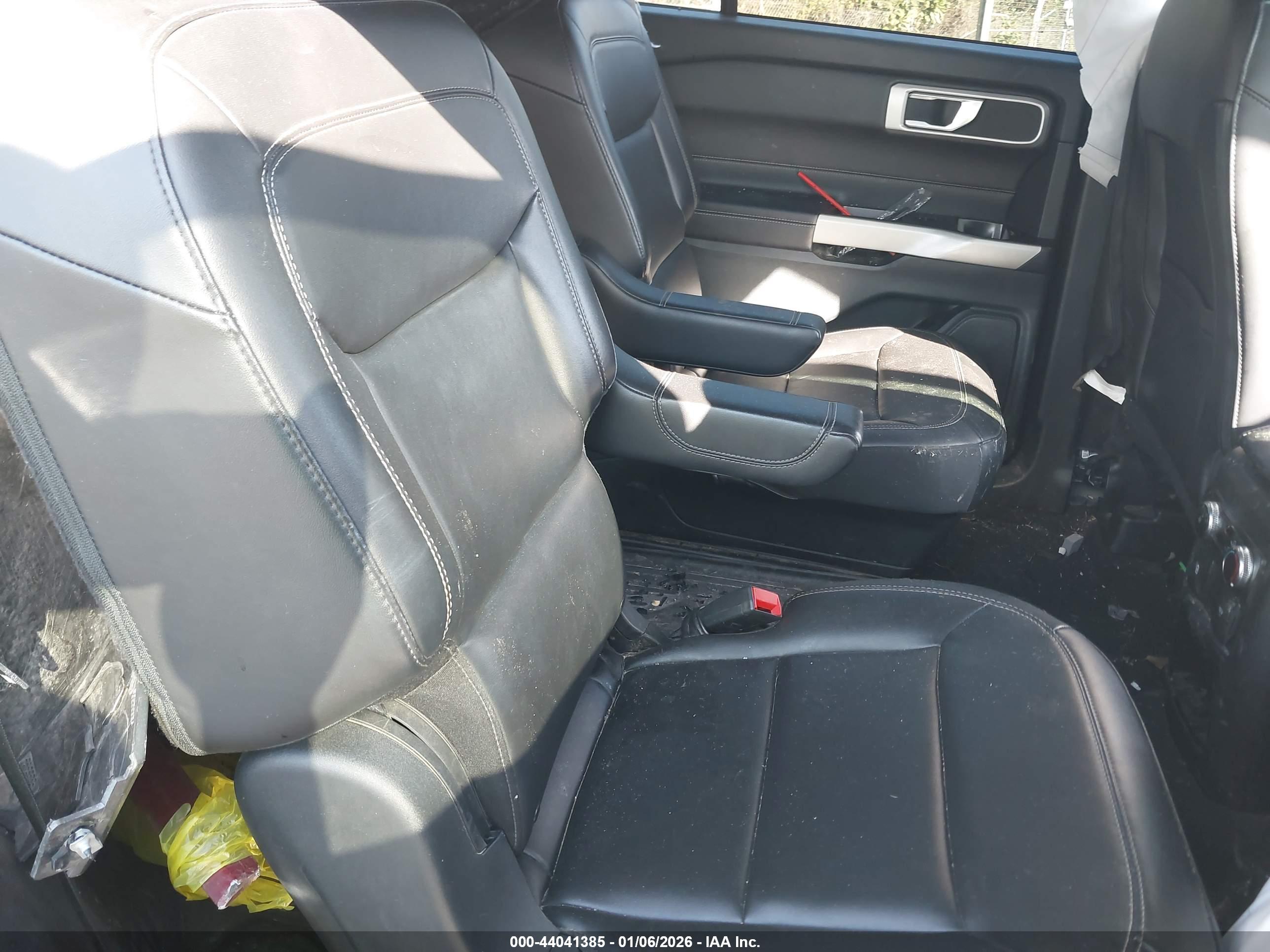 FORD EXPLORER image 8