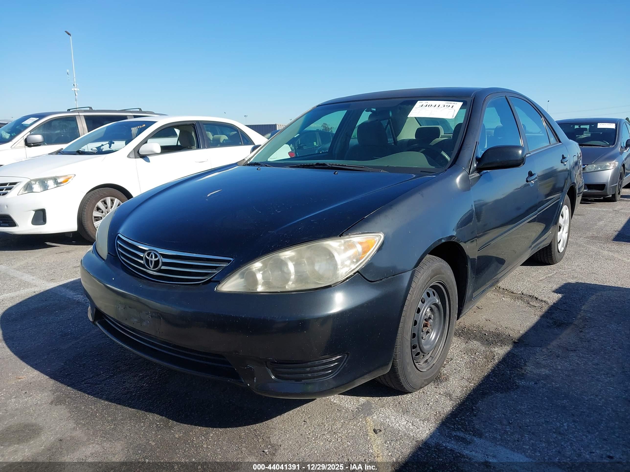 TOYOTA CAMRY image 2