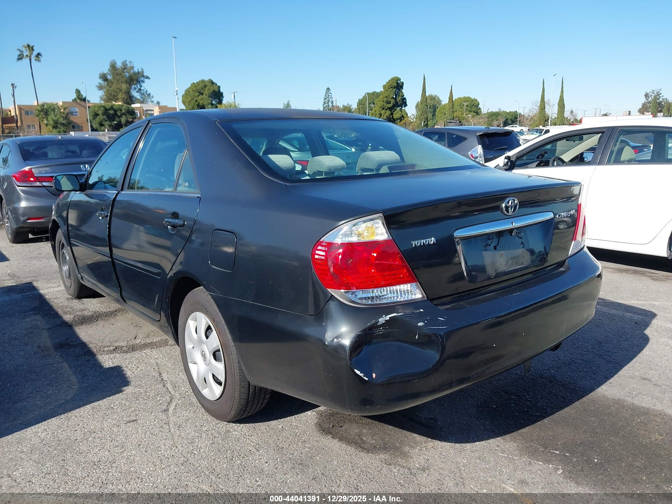 TOYOTA CAMRY image 3