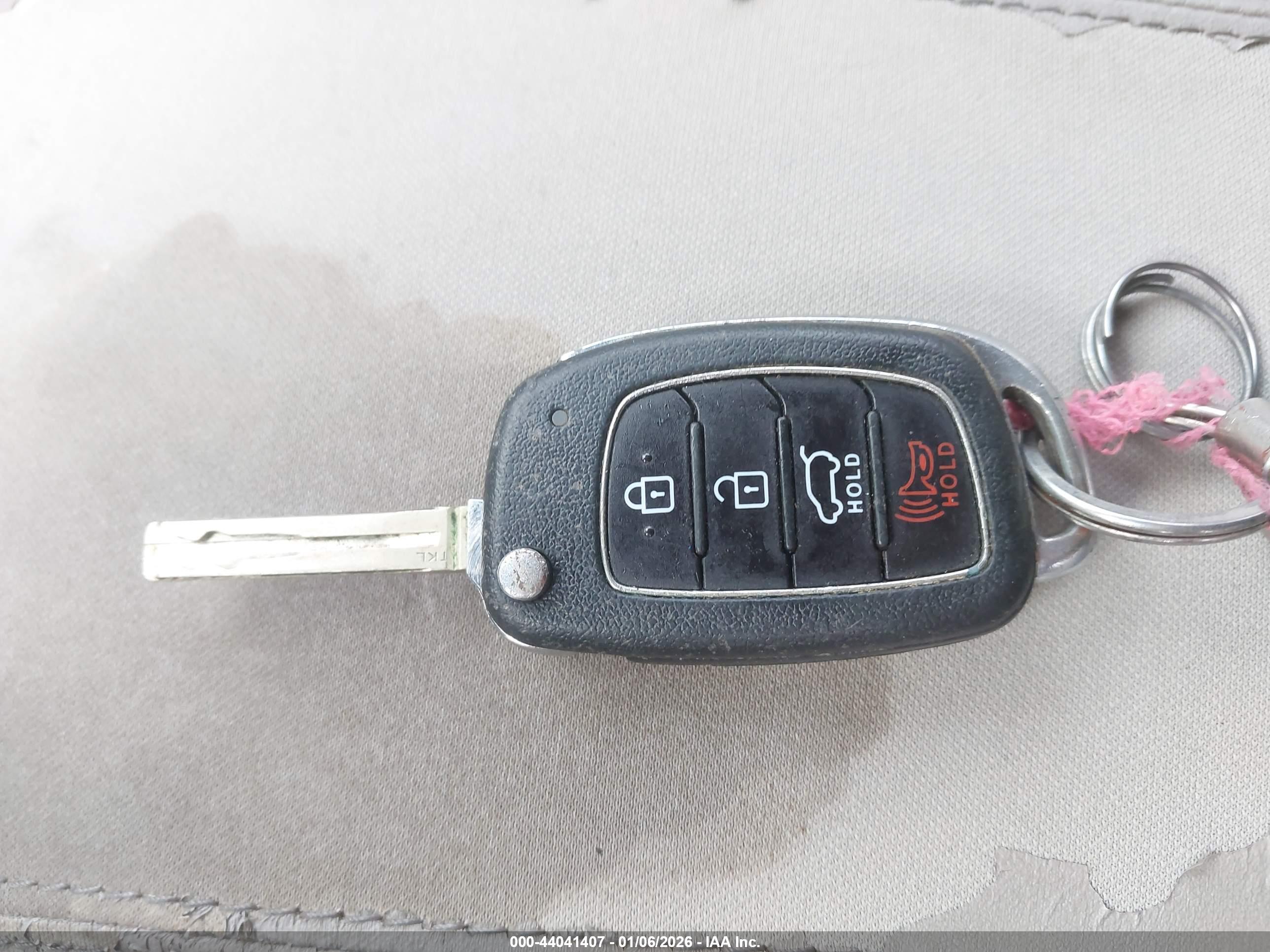 HYUNDAI TUCSON image 11