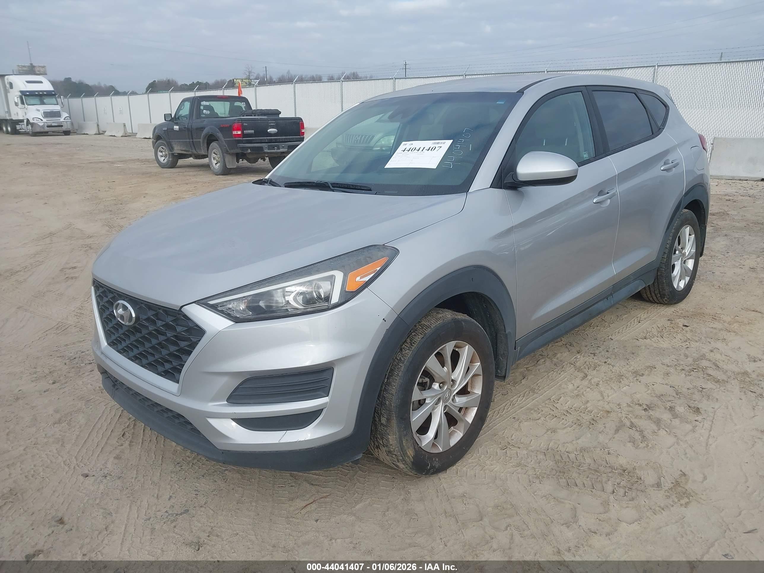 HYUNDAI TUCSON image 2