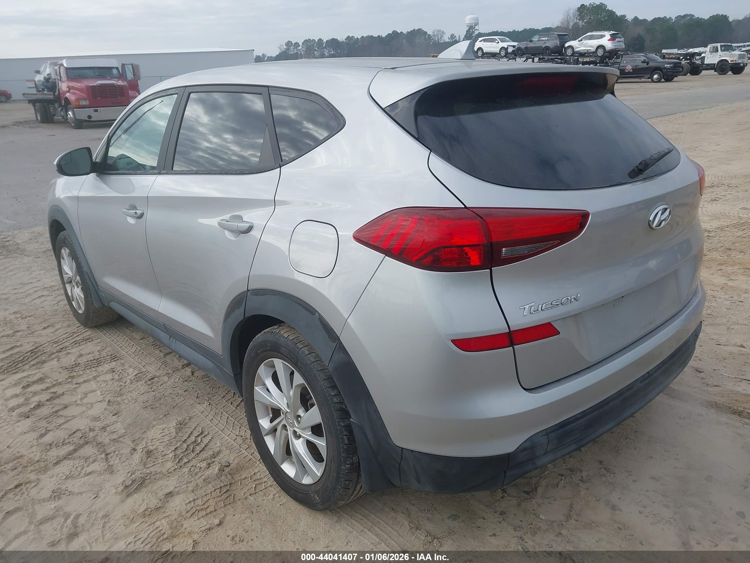 HYUNDAI TUCSON image 3