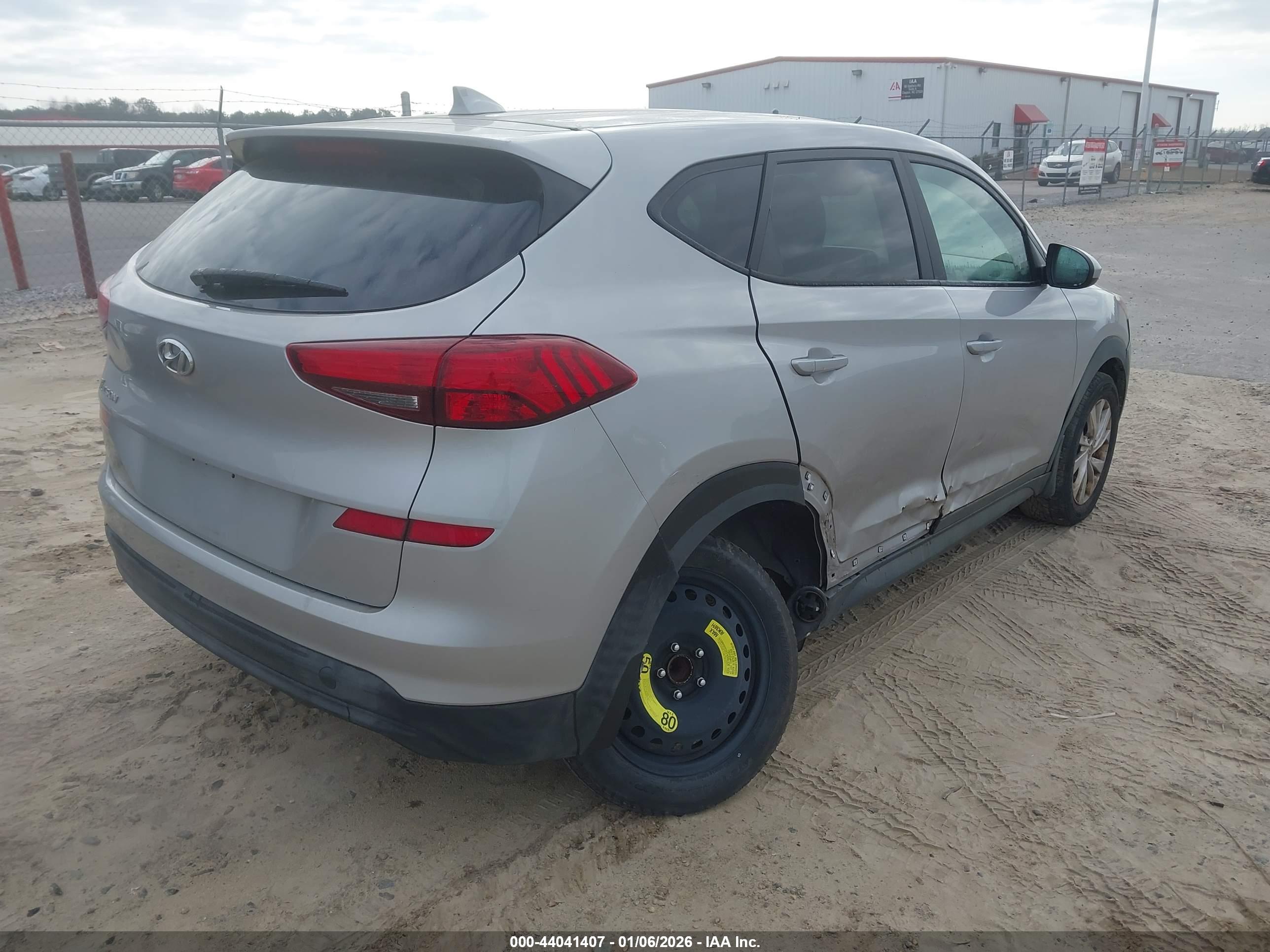 HYUNDAI TUCSON image 4
