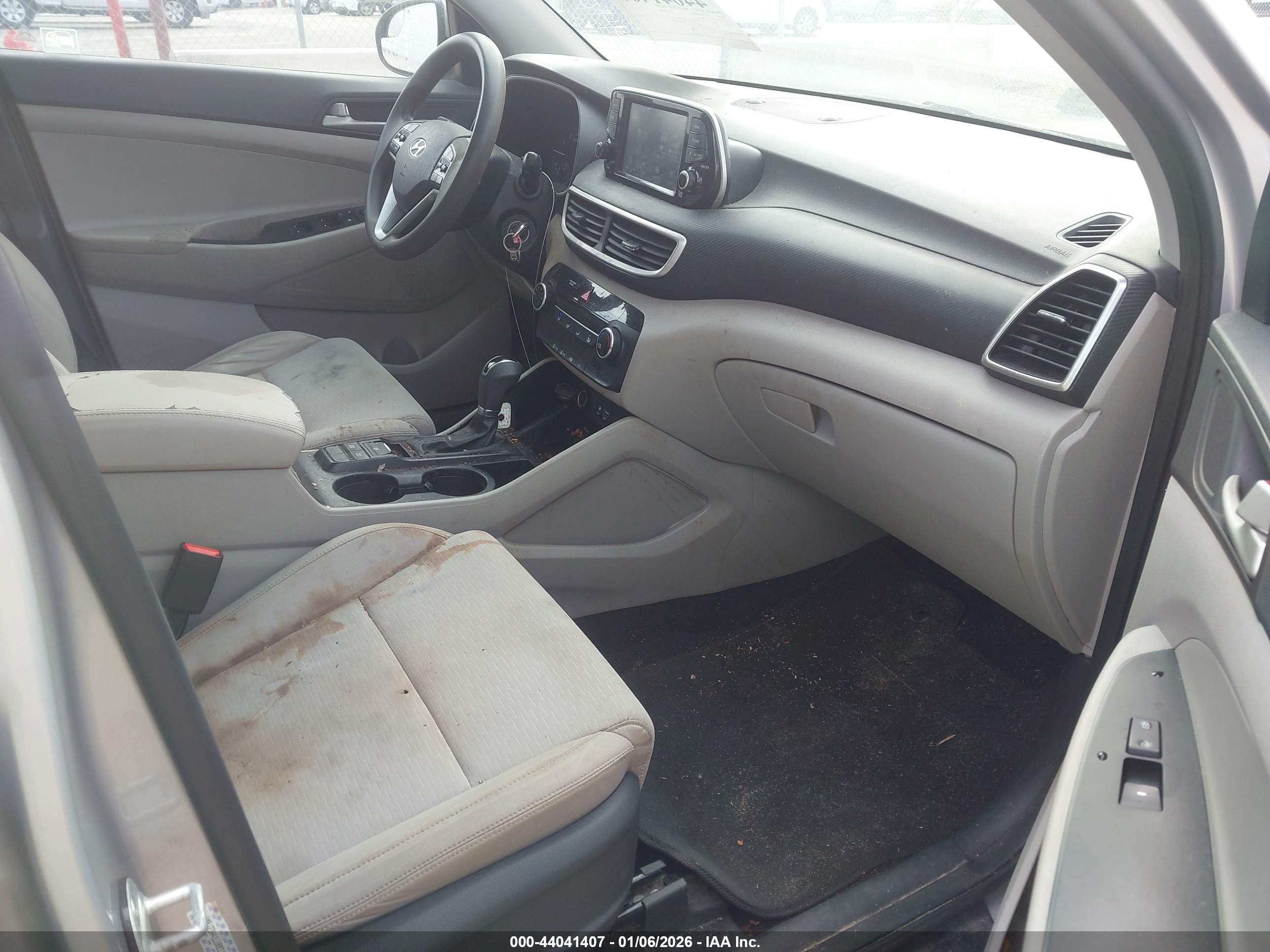 HYUNDAI TUCSON image 5