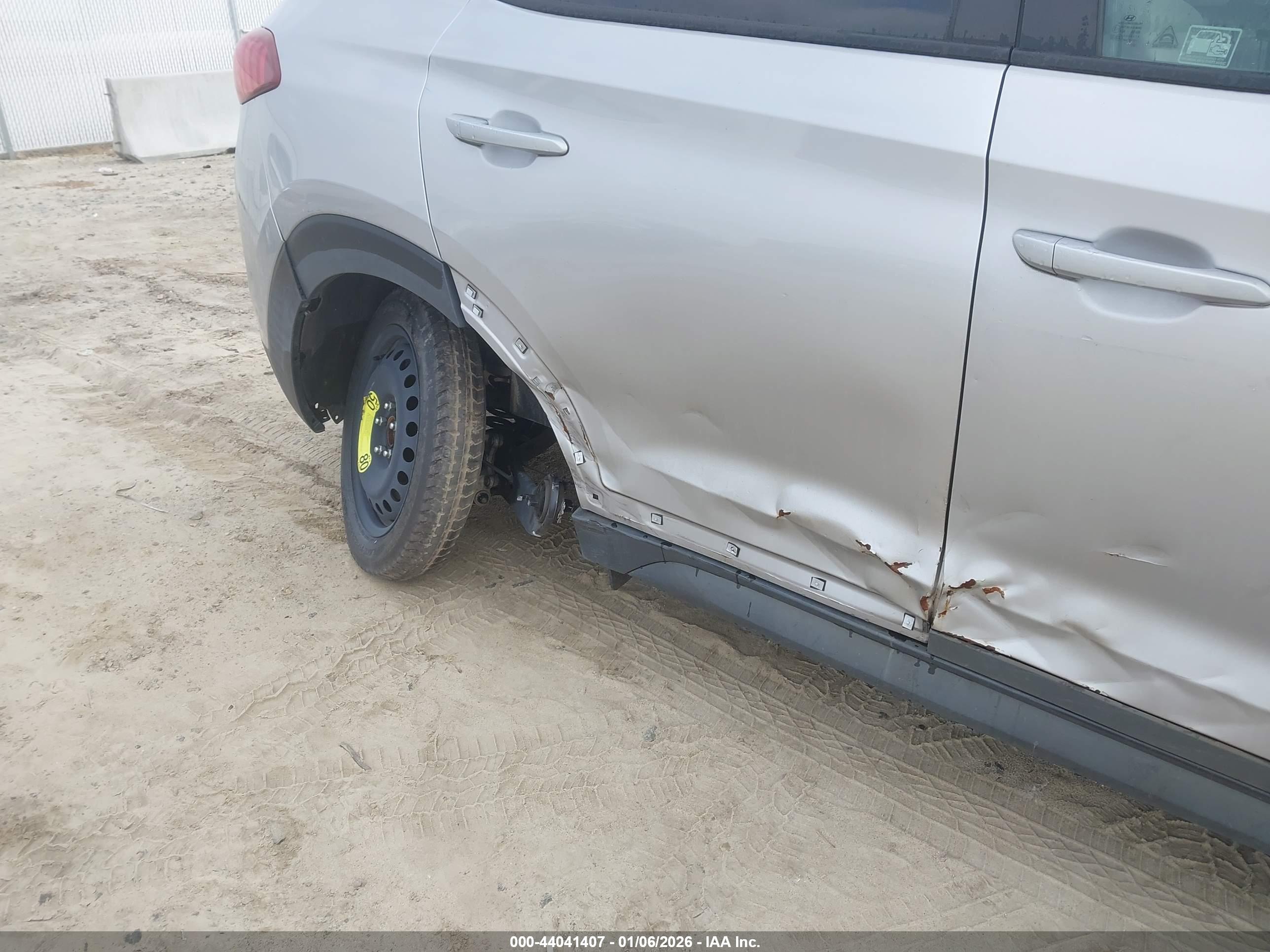 HYUNDAI TUCSON image 6