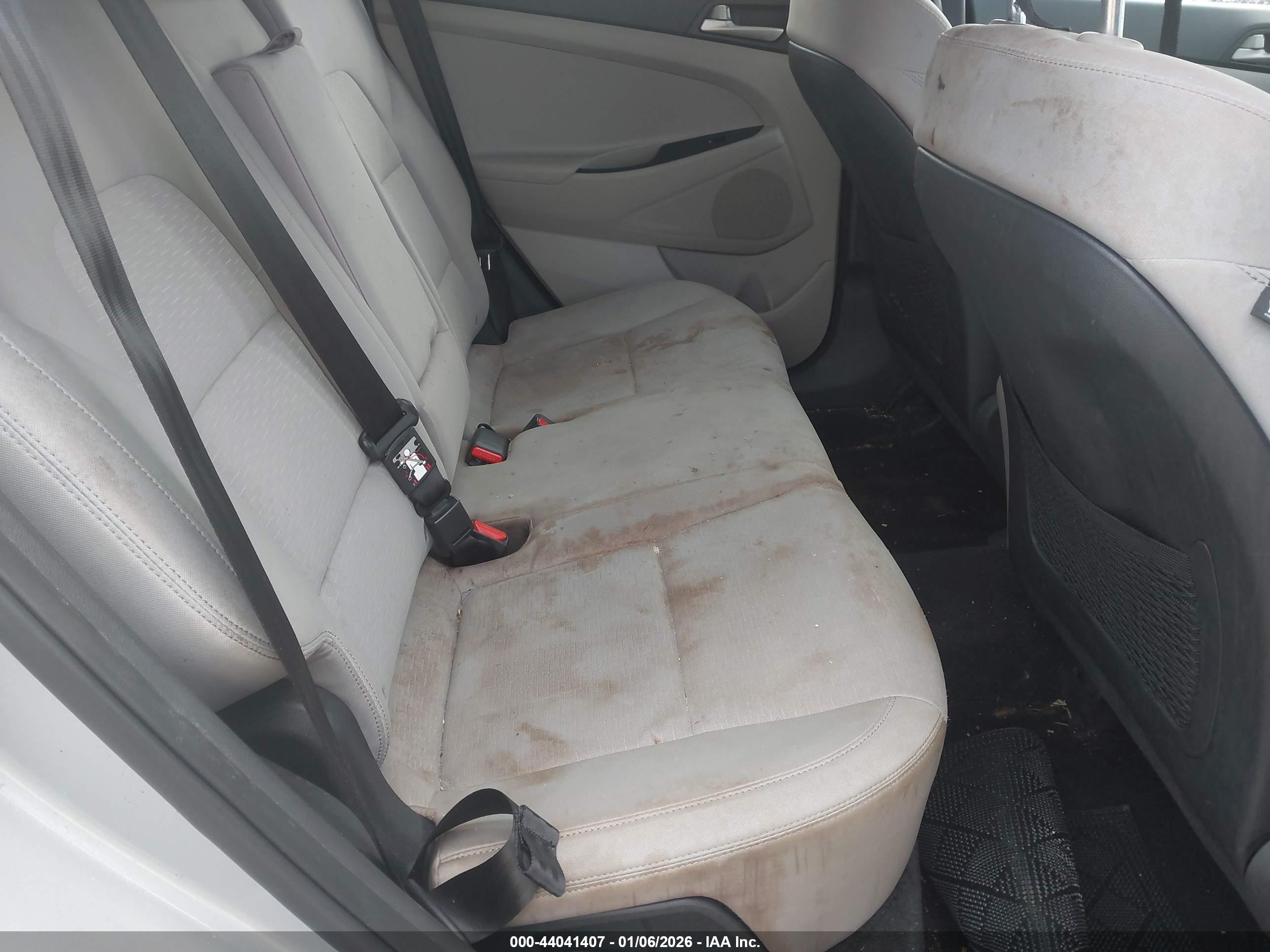 HYUNDAI TUCSON image 8