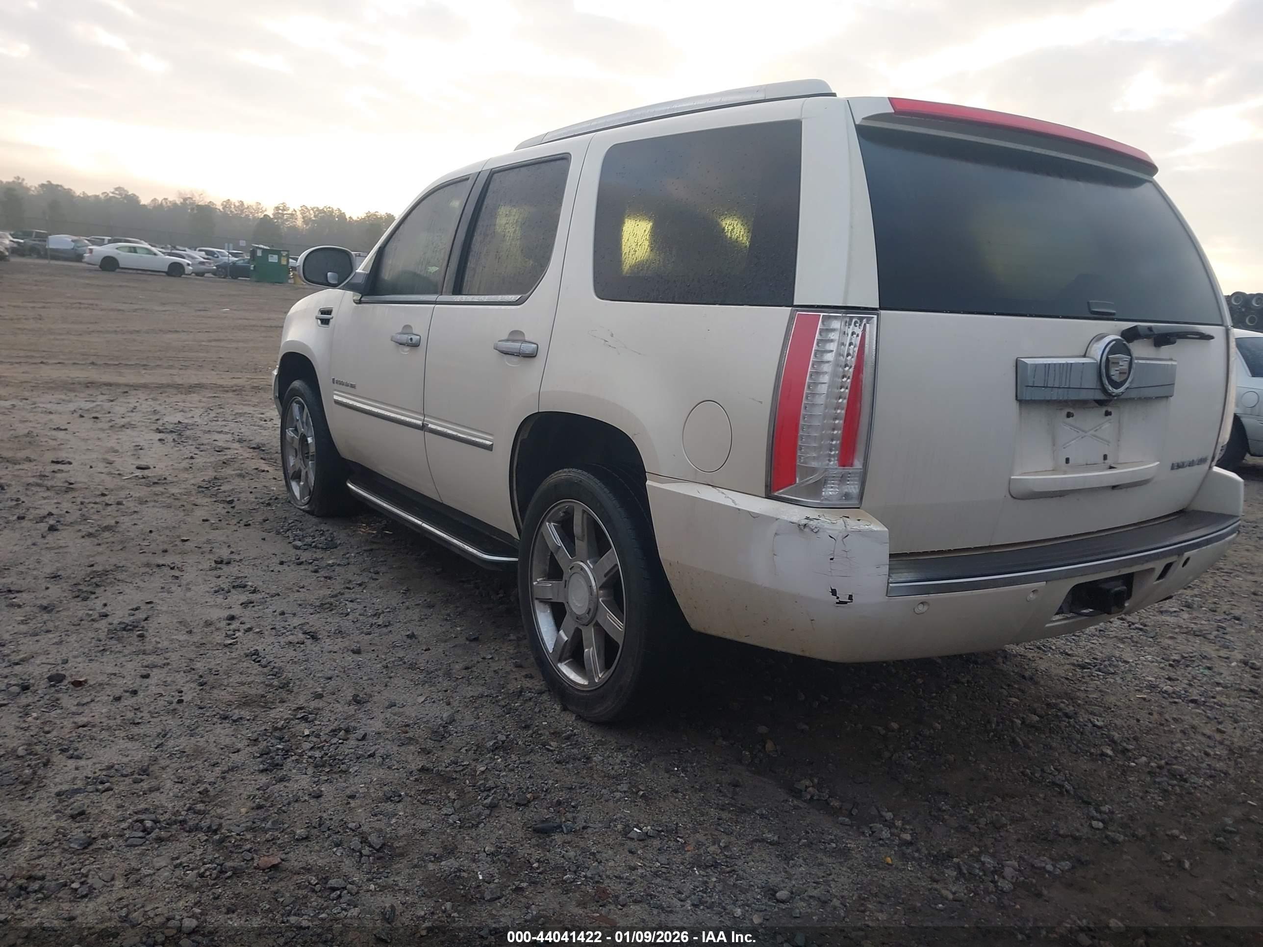 CADILLAC ESCALADE image 3