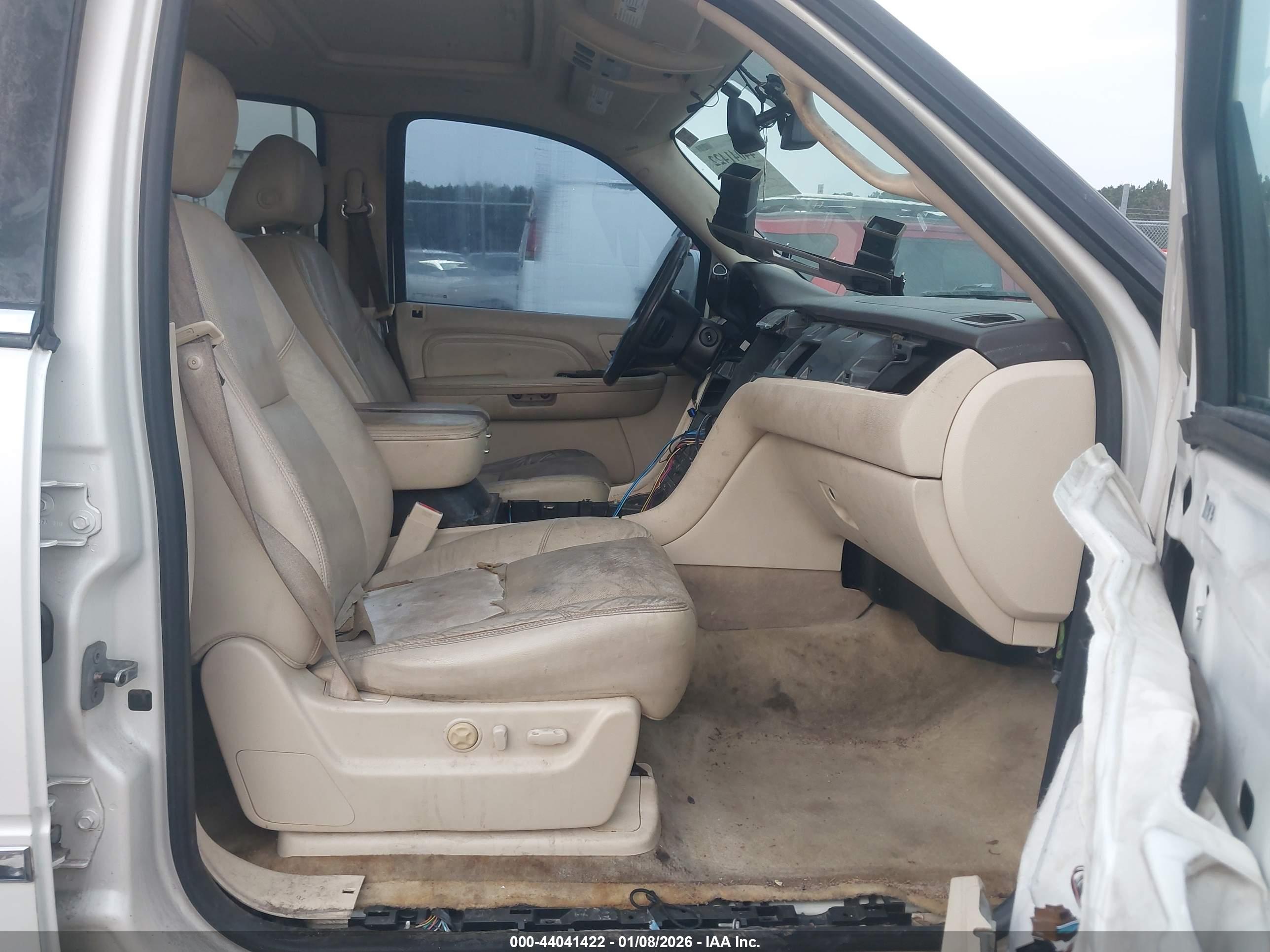 CADILLAC ESCALADE image 5