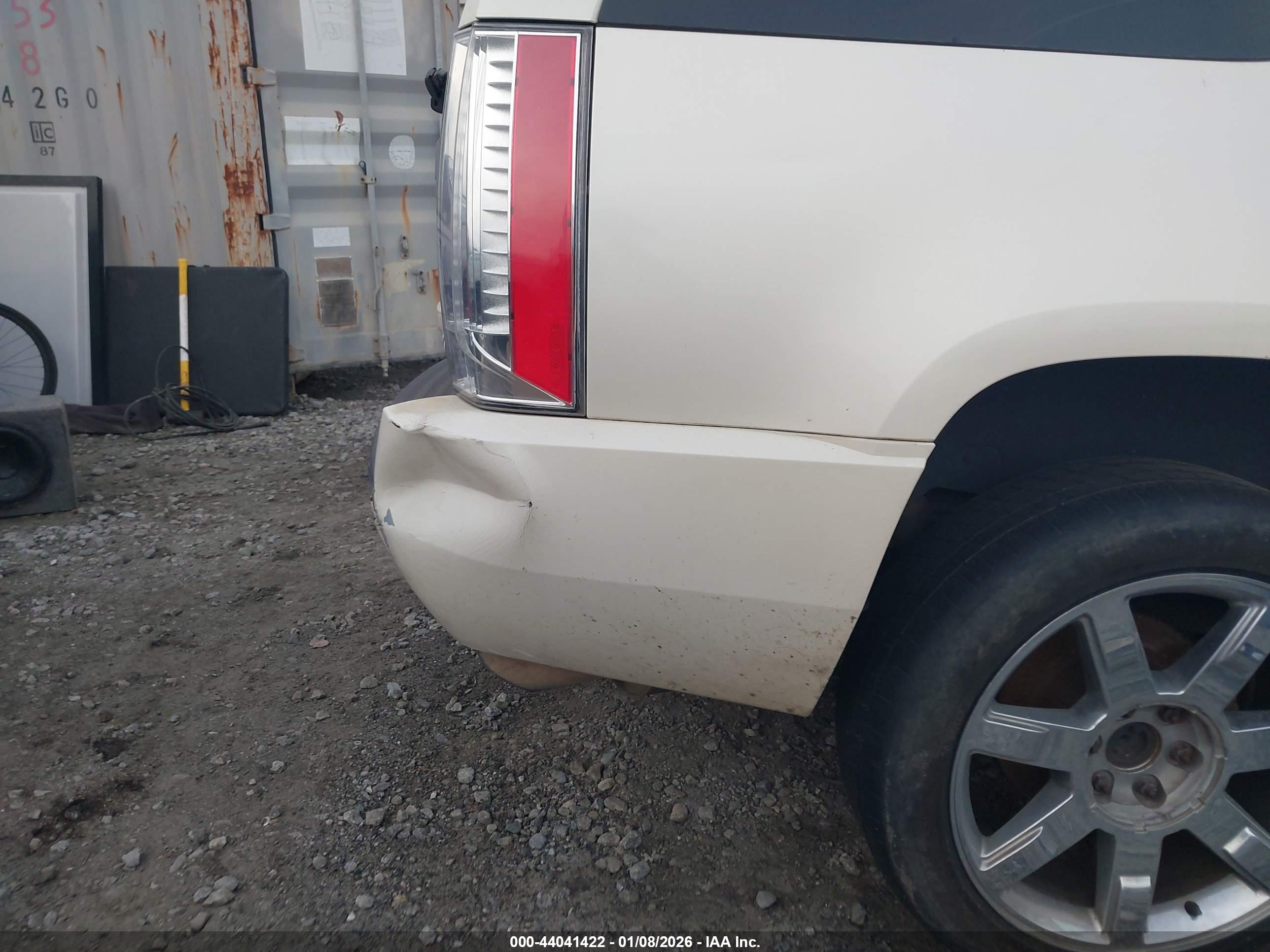 CADILLAC ESCALADE image 6