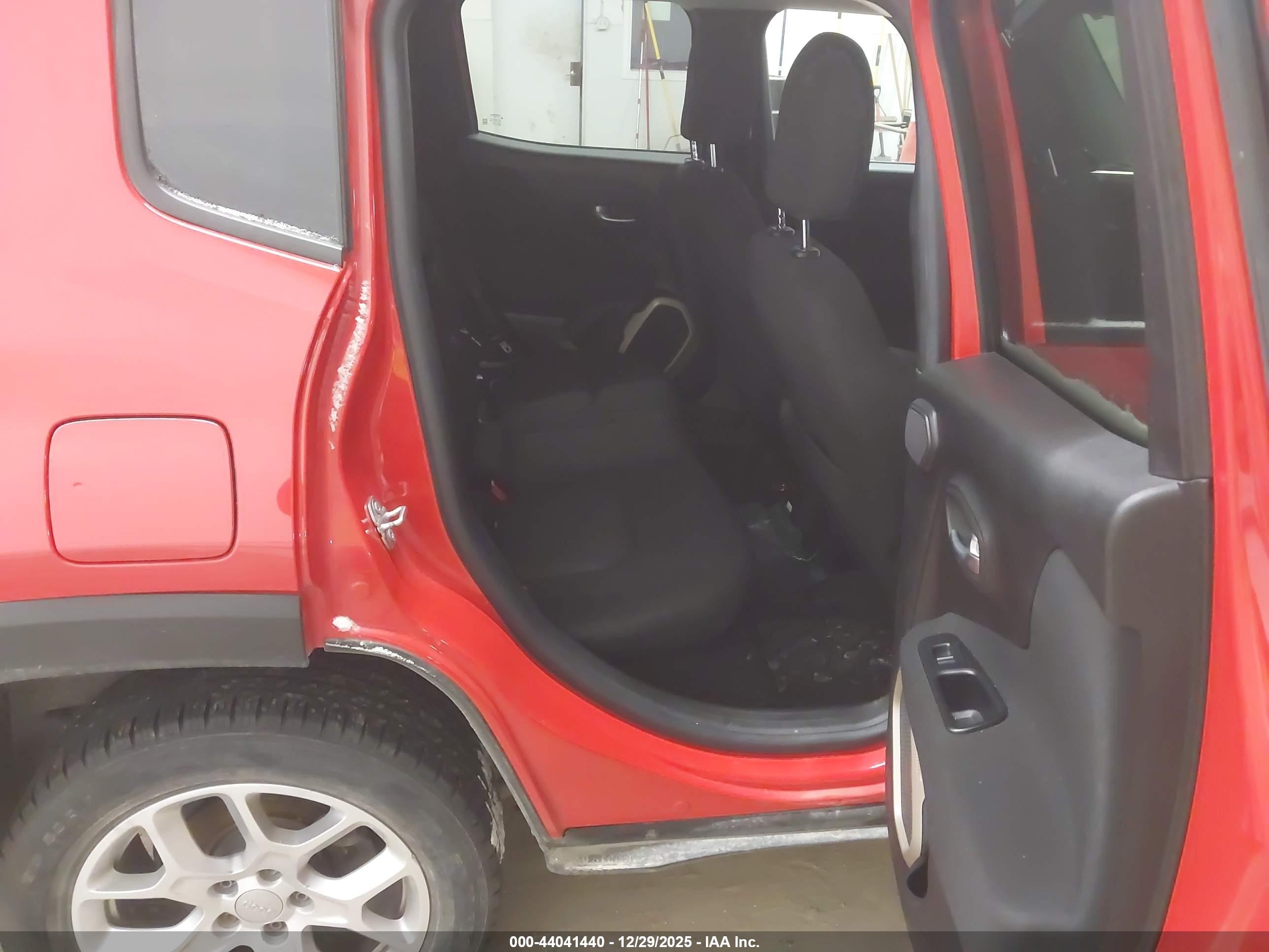 JEEP RENEGADE image 8