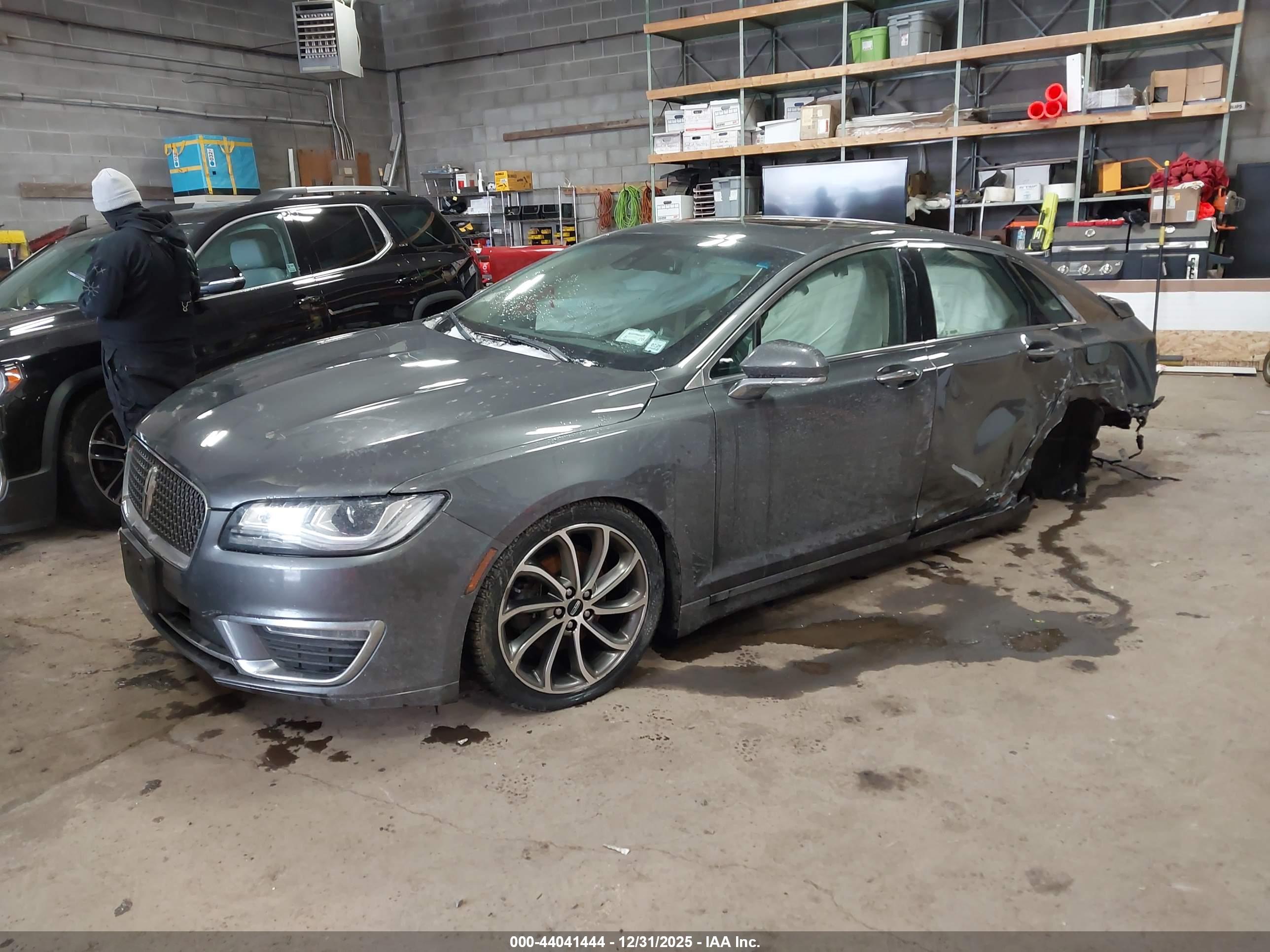 LINCOLN MKZ image 2