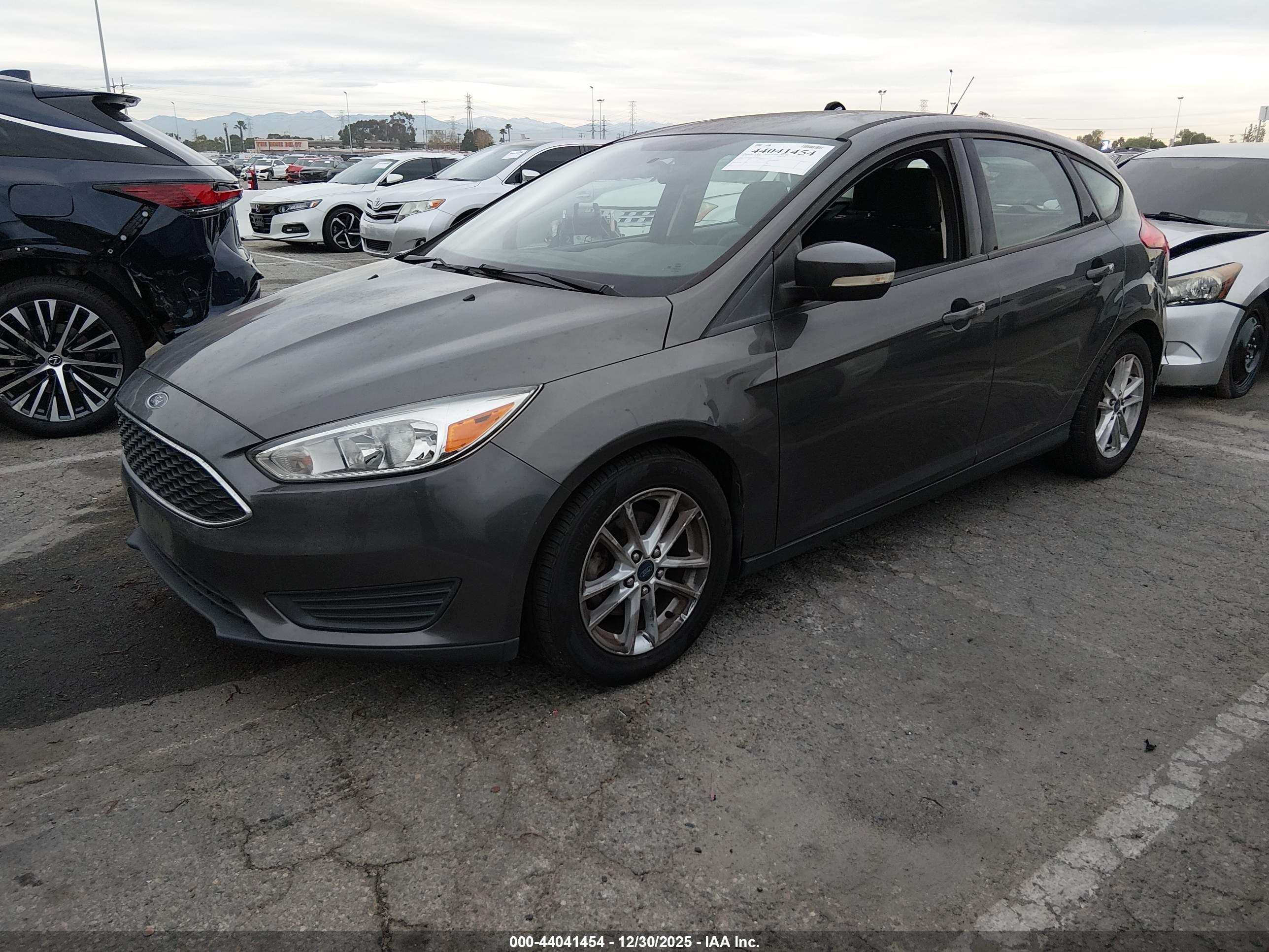 FORD FOCUS image 2