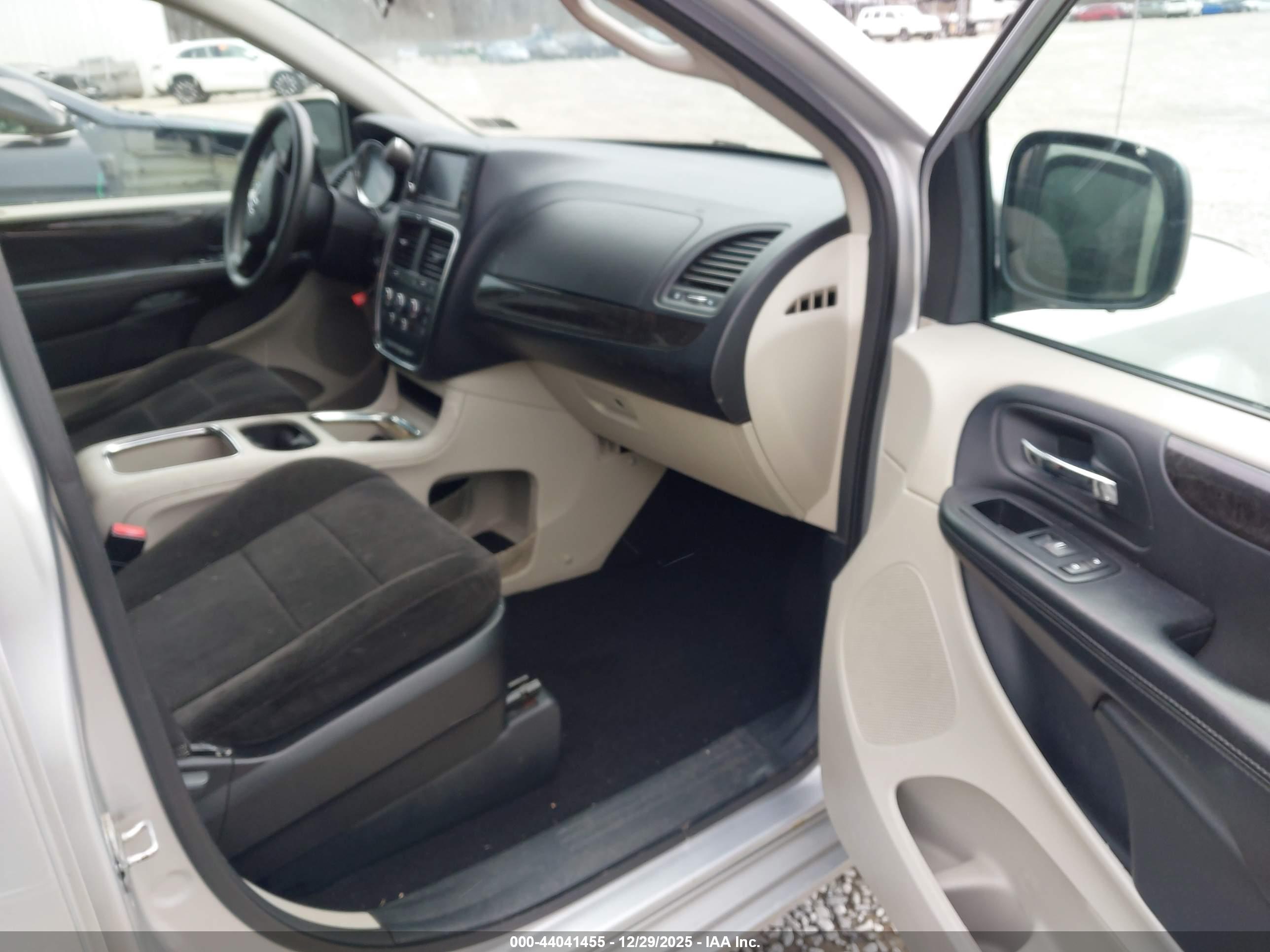 DODGE GRAND image 5