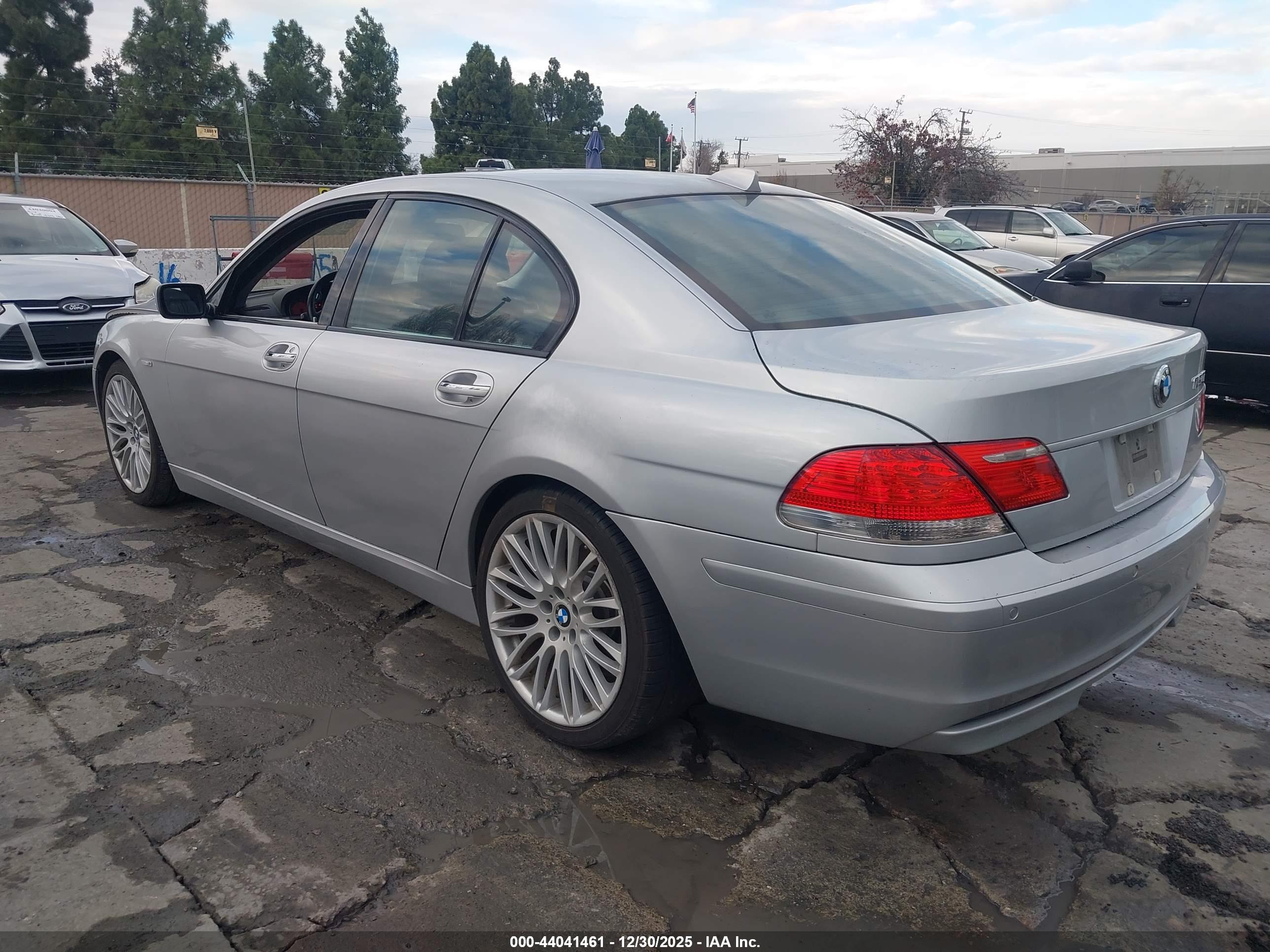 BMW 750I image 3