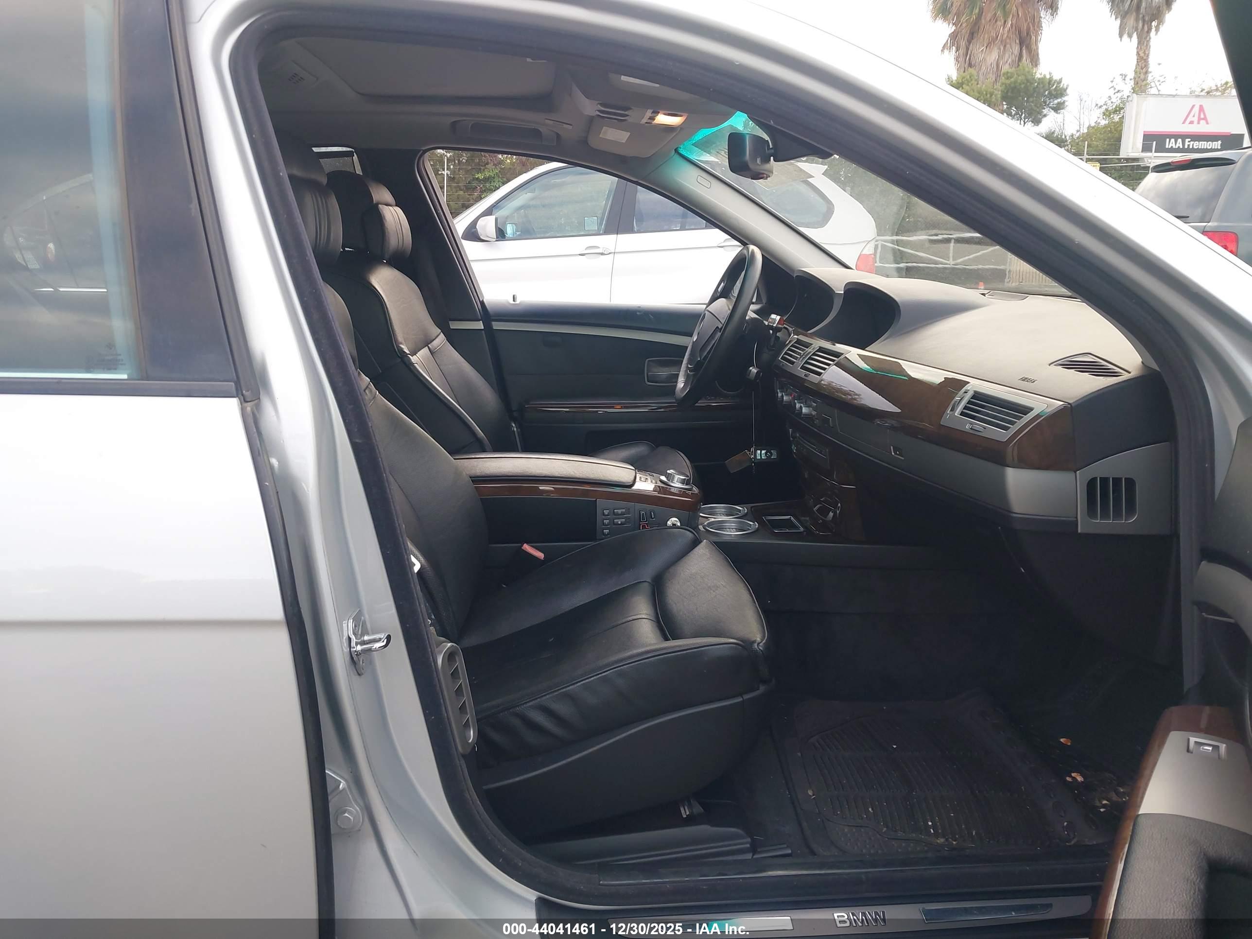 BMW 750I image 5