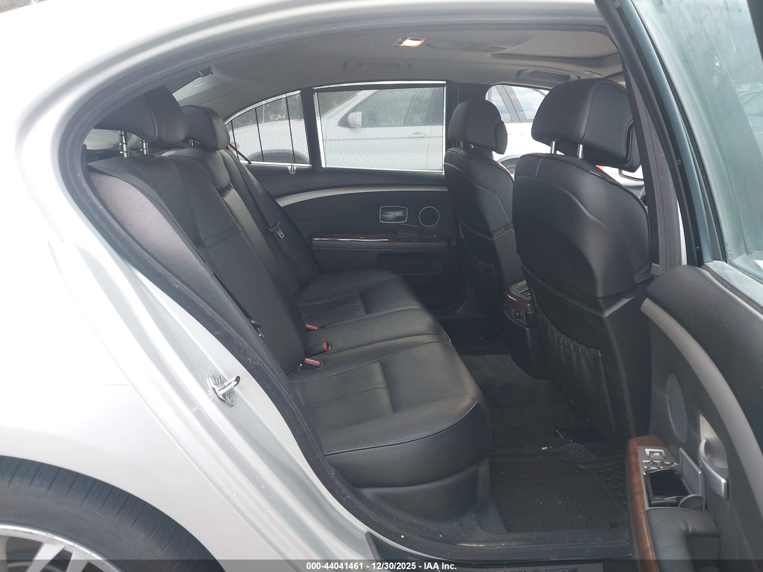 BMW 750I image 8