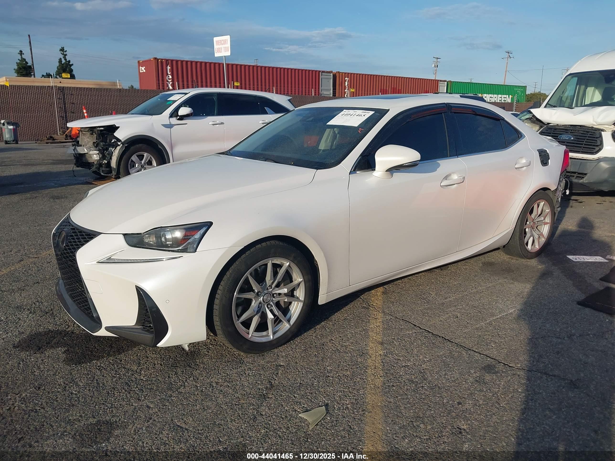 LEXUS IS image 2