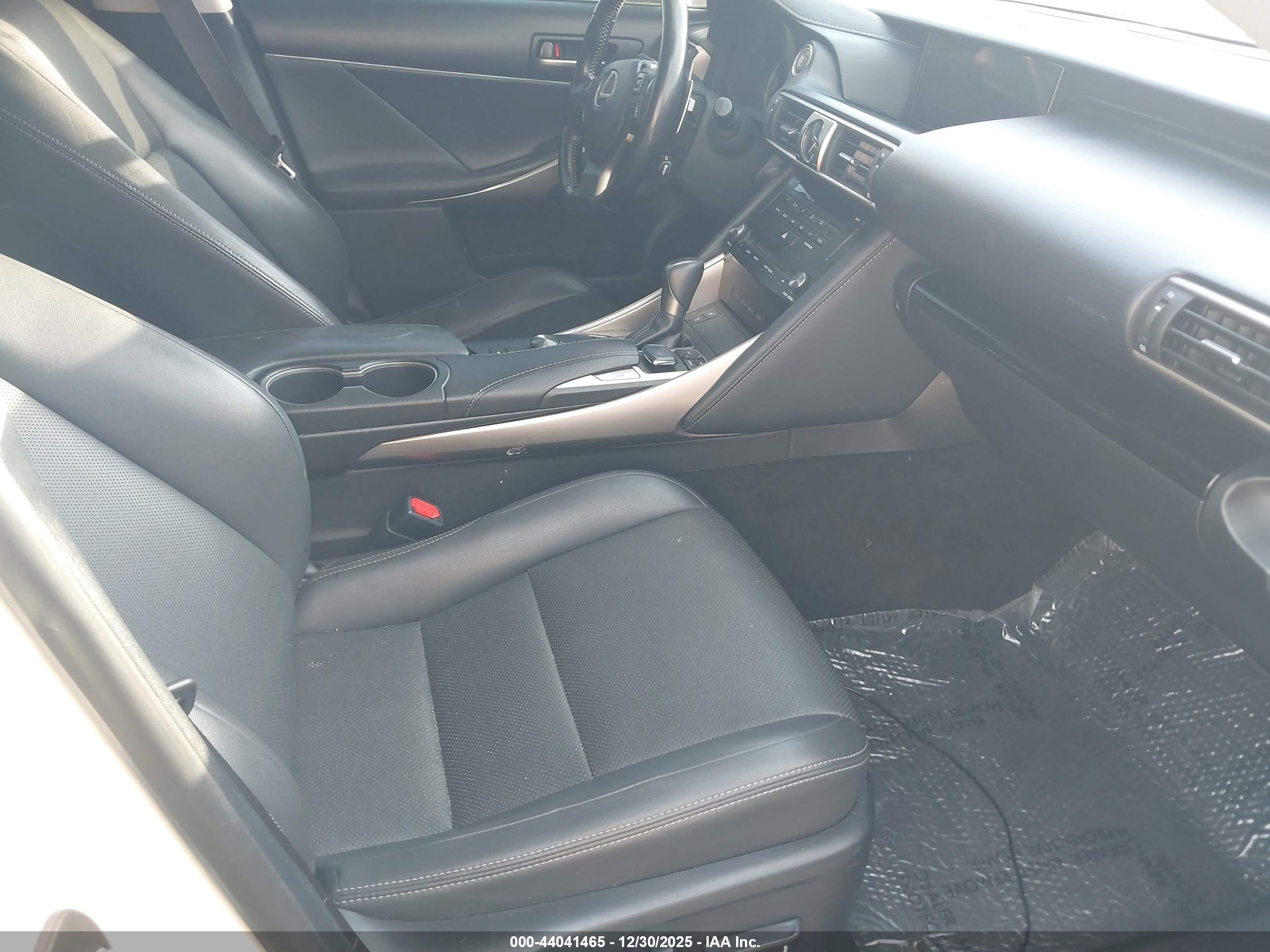 LEXUS IS image 5