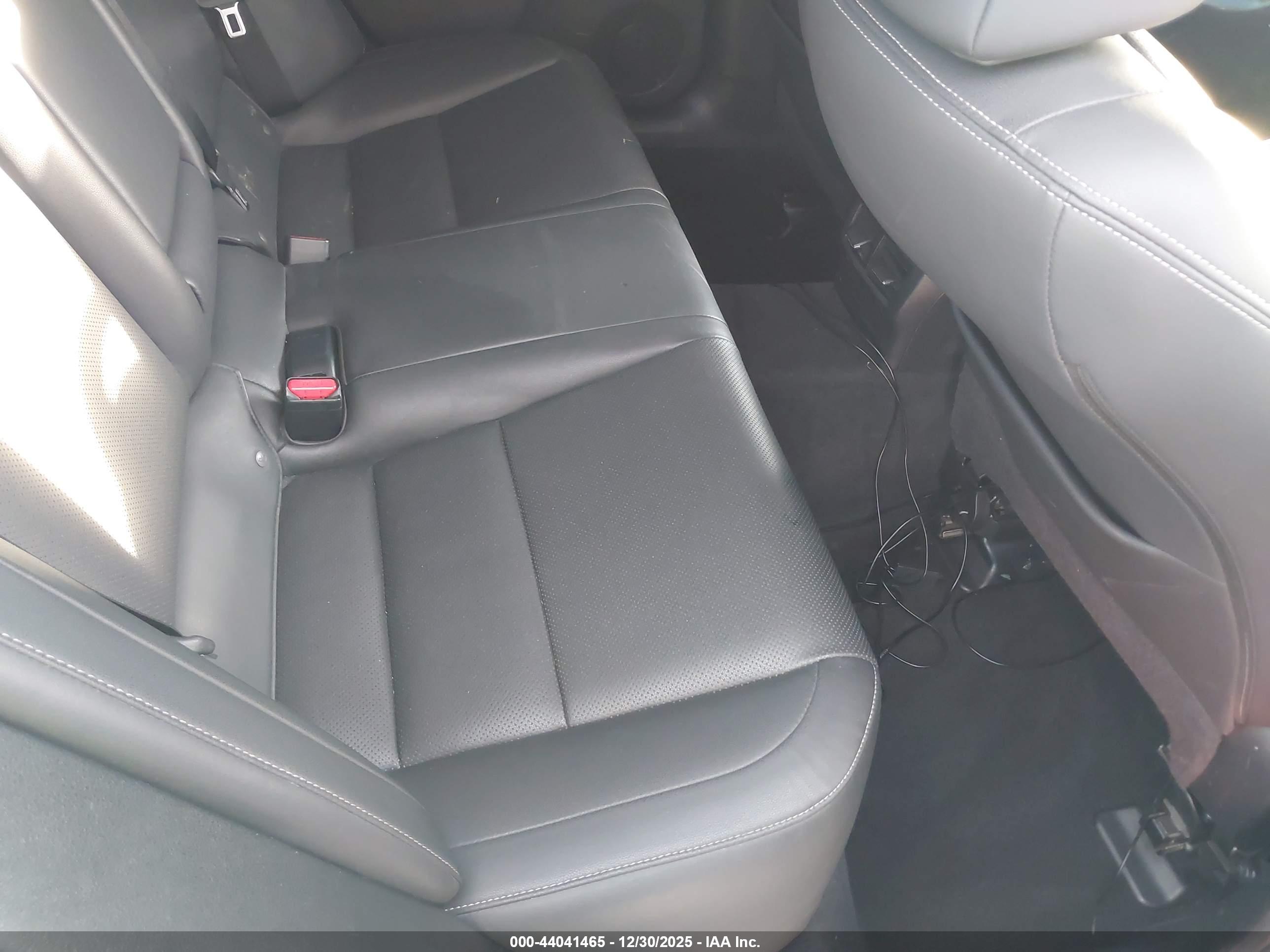 LEXUS IS image 8
