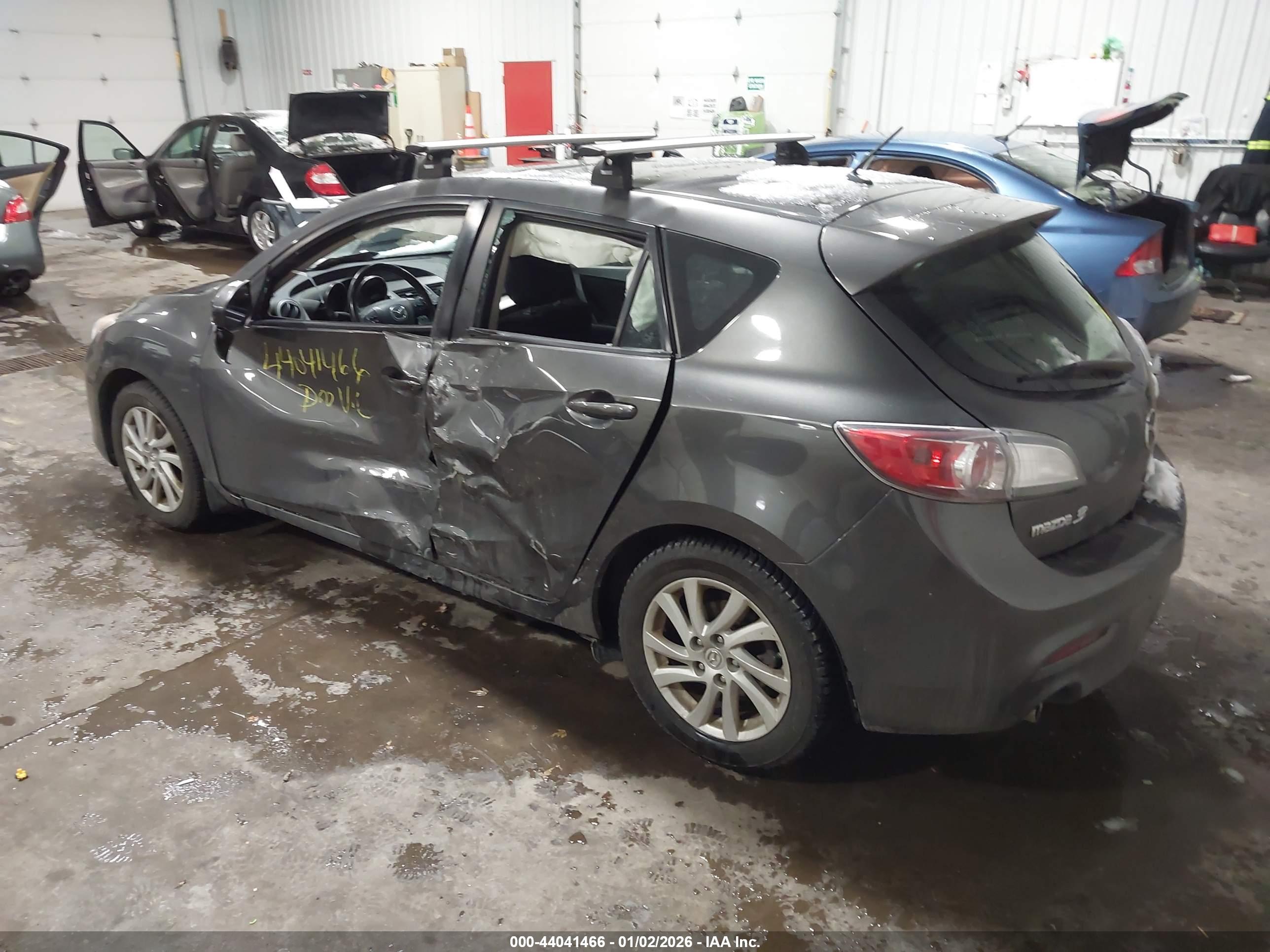 MAZDA MAZDA3 image 3
