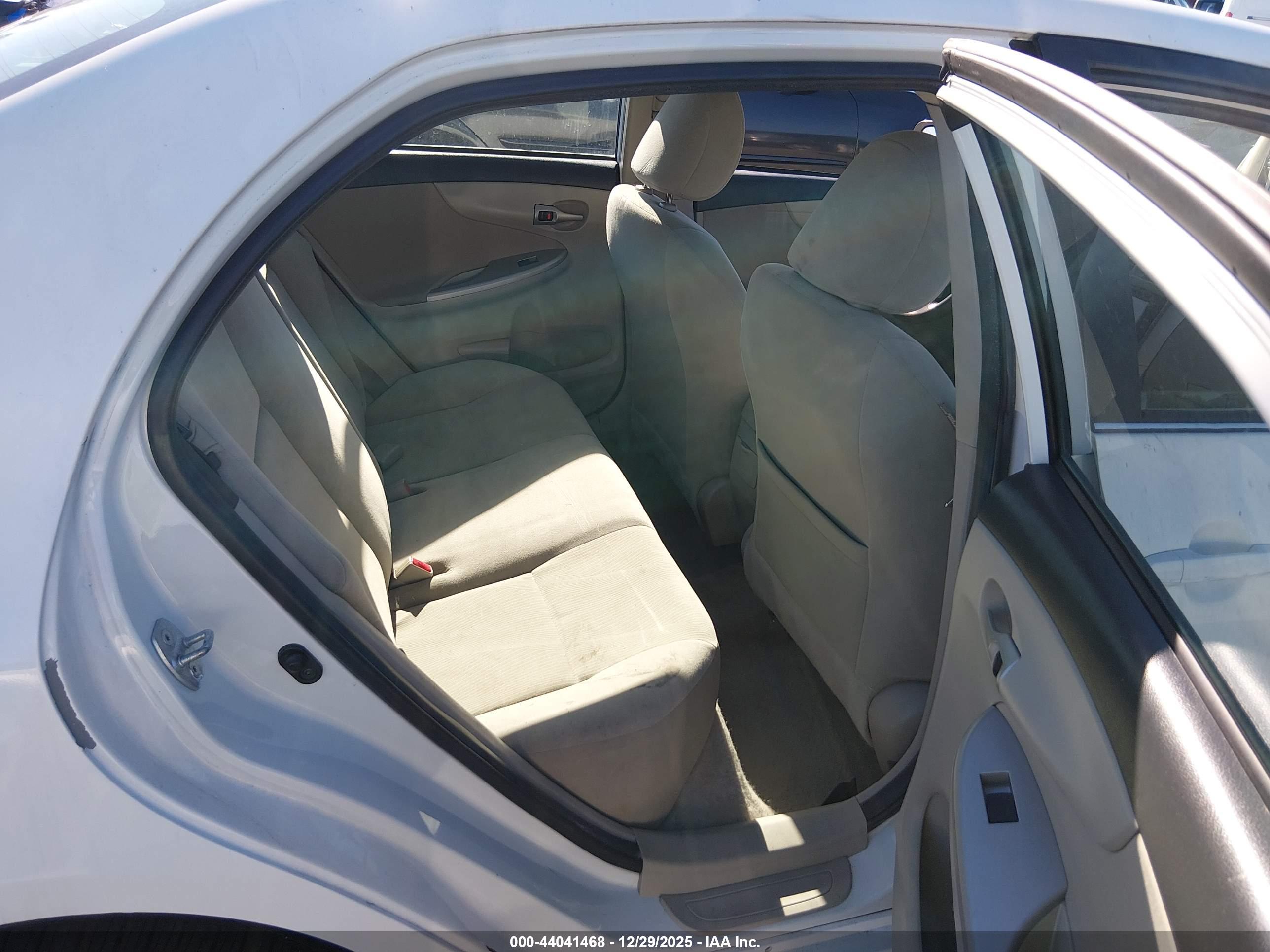 TOYOTA COROLLA image 8