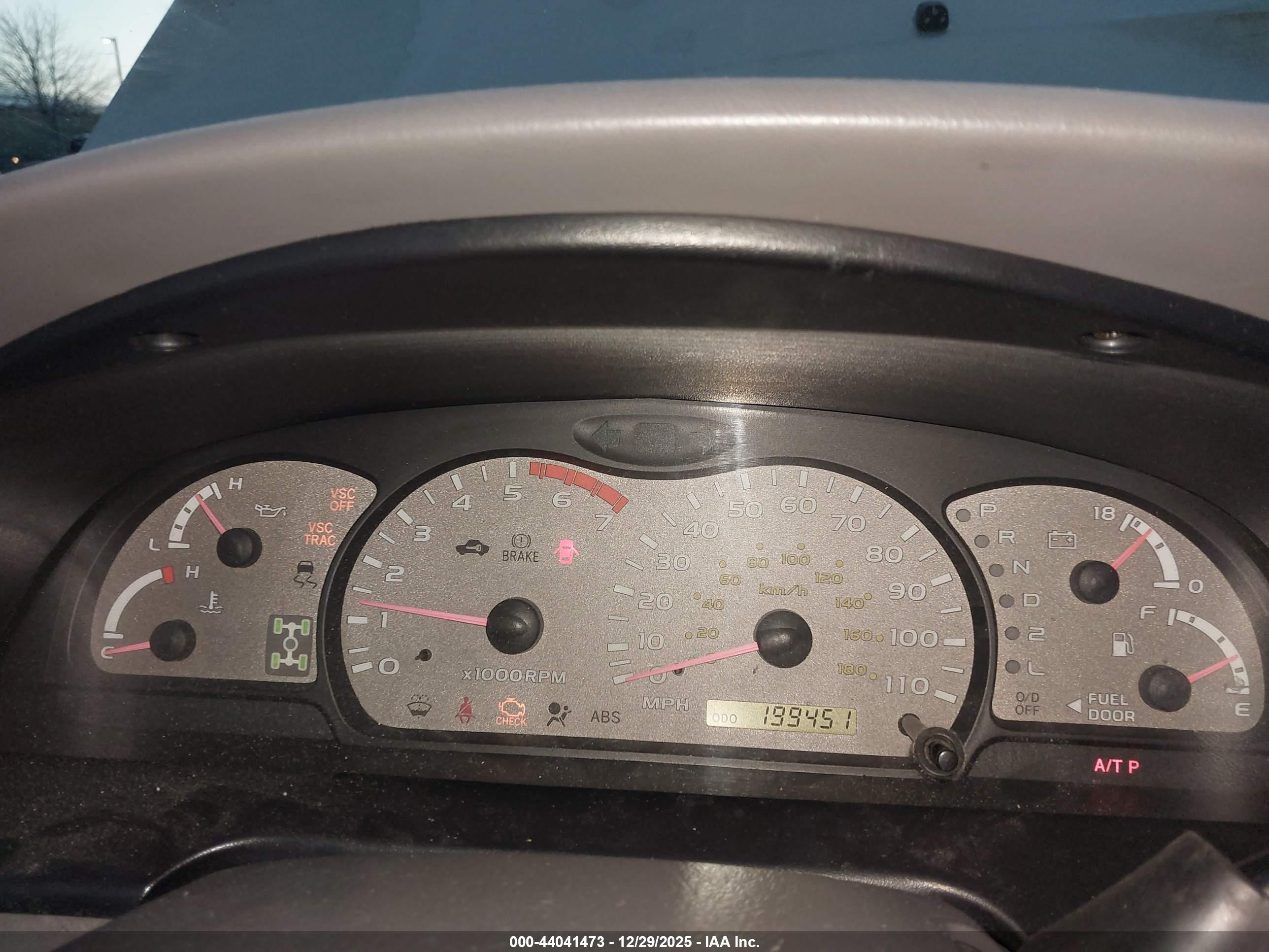 TOYOTA SEQUOIA image 7