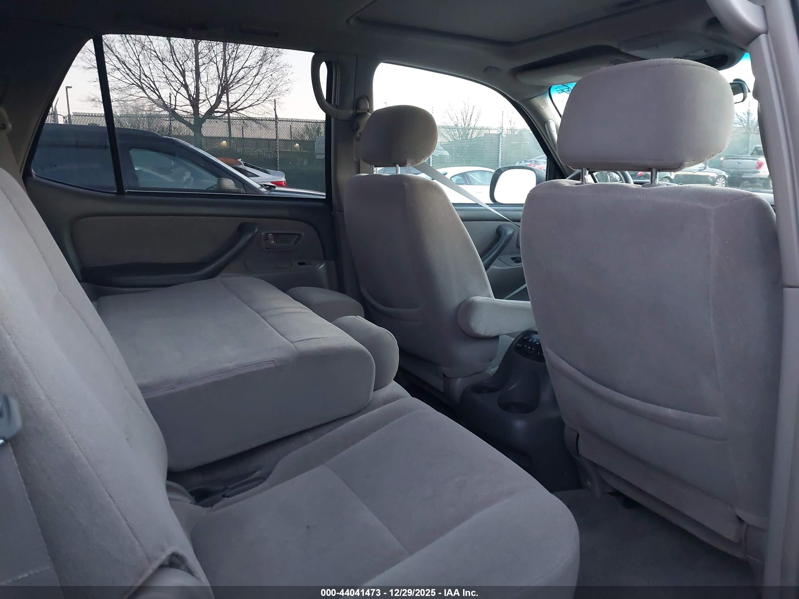 TOYOTA SEQUOIA image 8