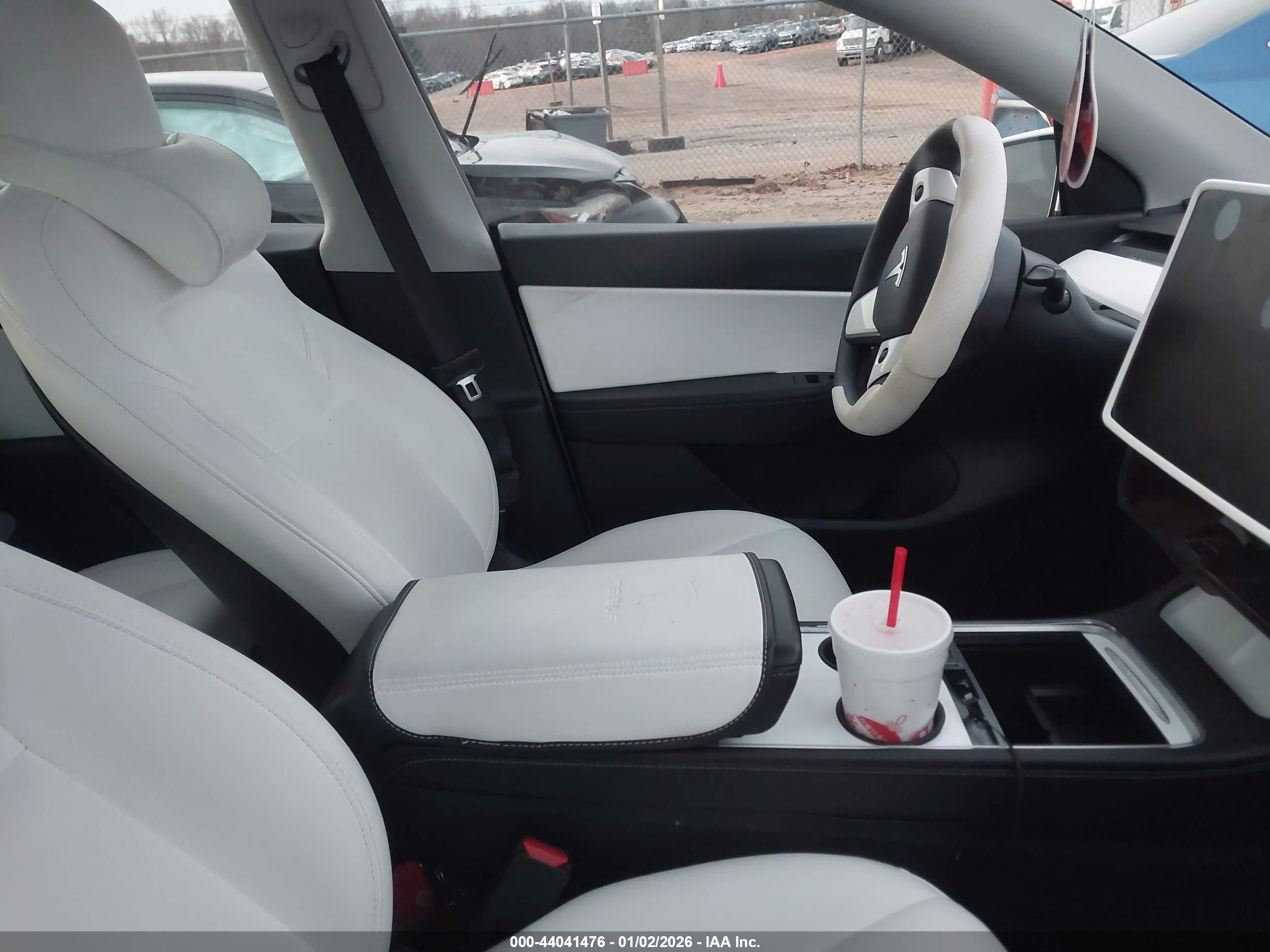 TESLA MODEL image 5