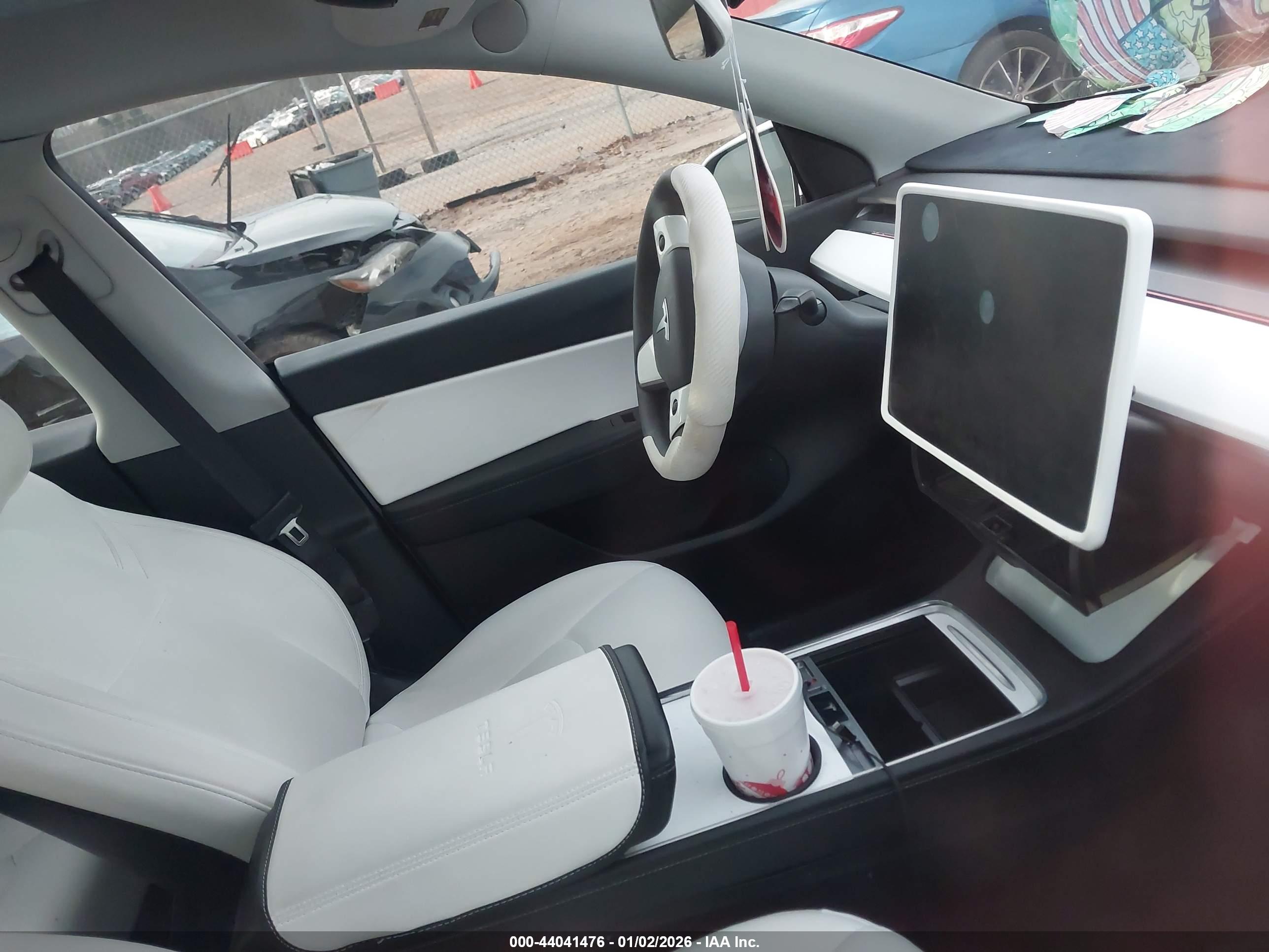 TESLA MODEL image 7