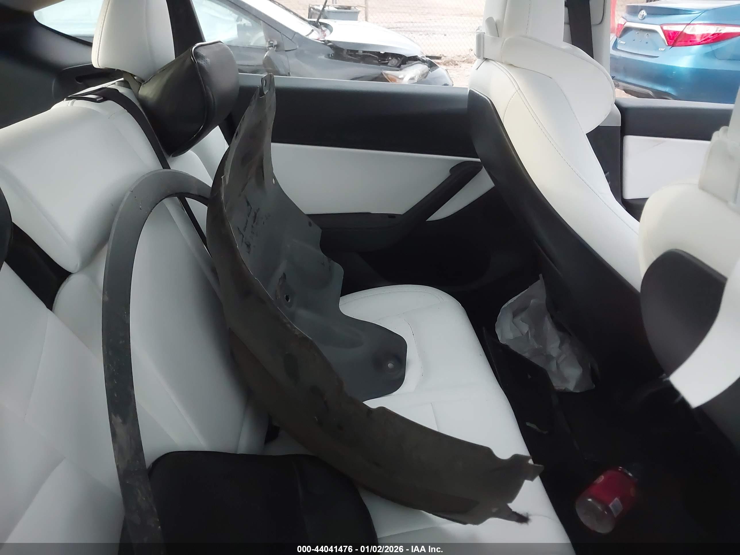 TESLA MODEL image 8