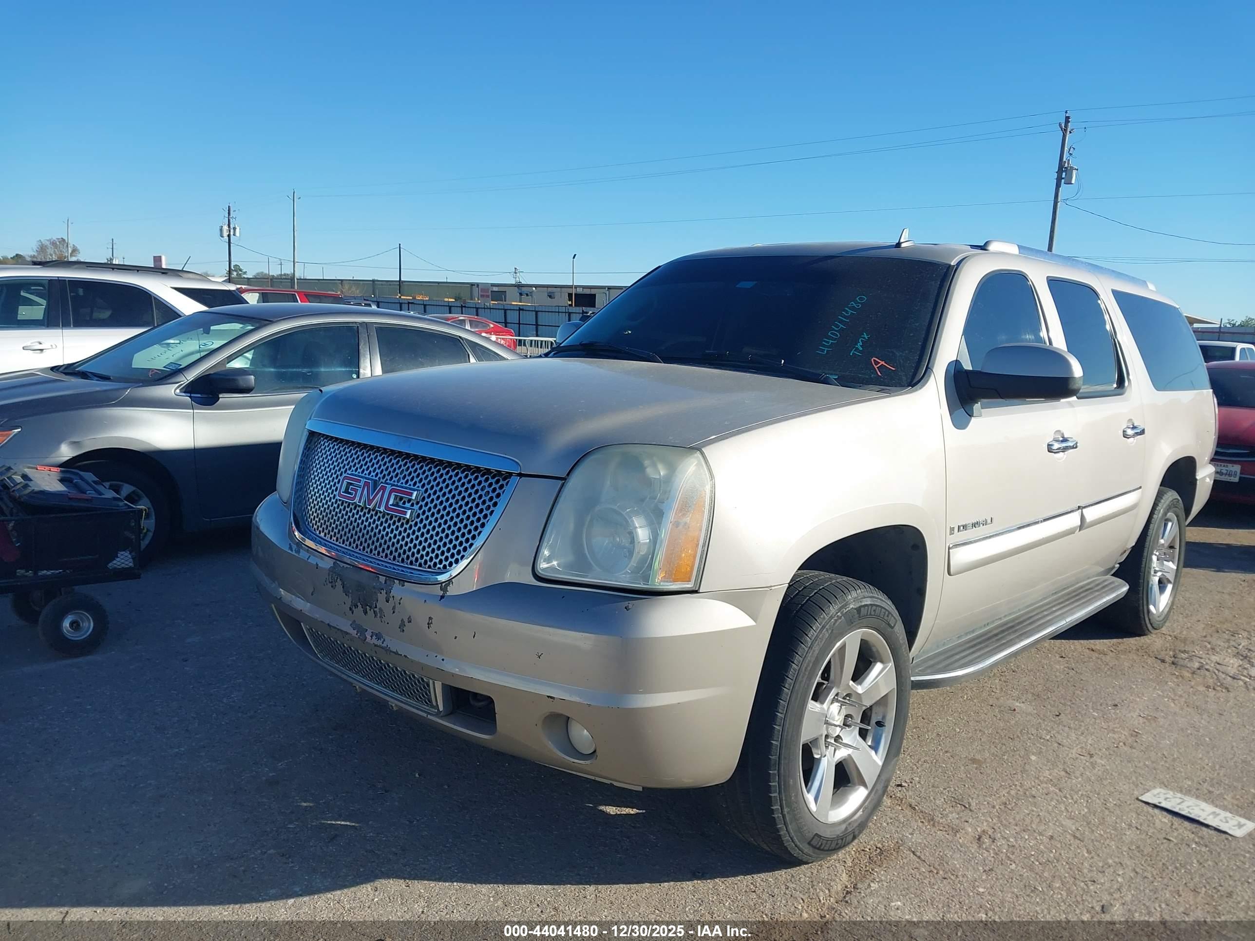 GMC YUKON image 2