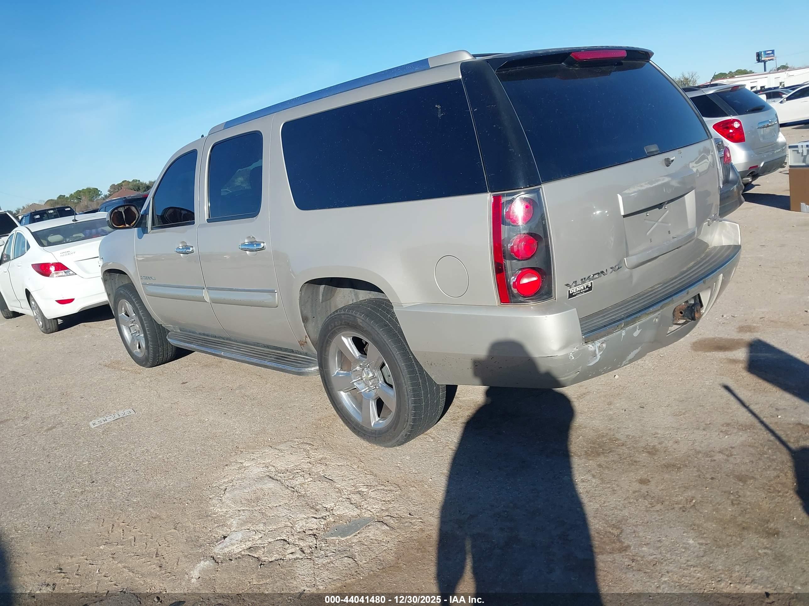 GMC YUKON image 3