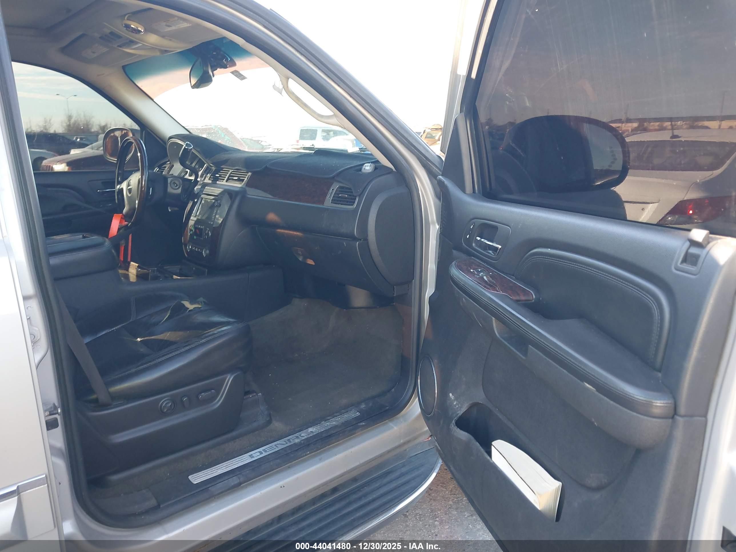 GMC YUKON image 5