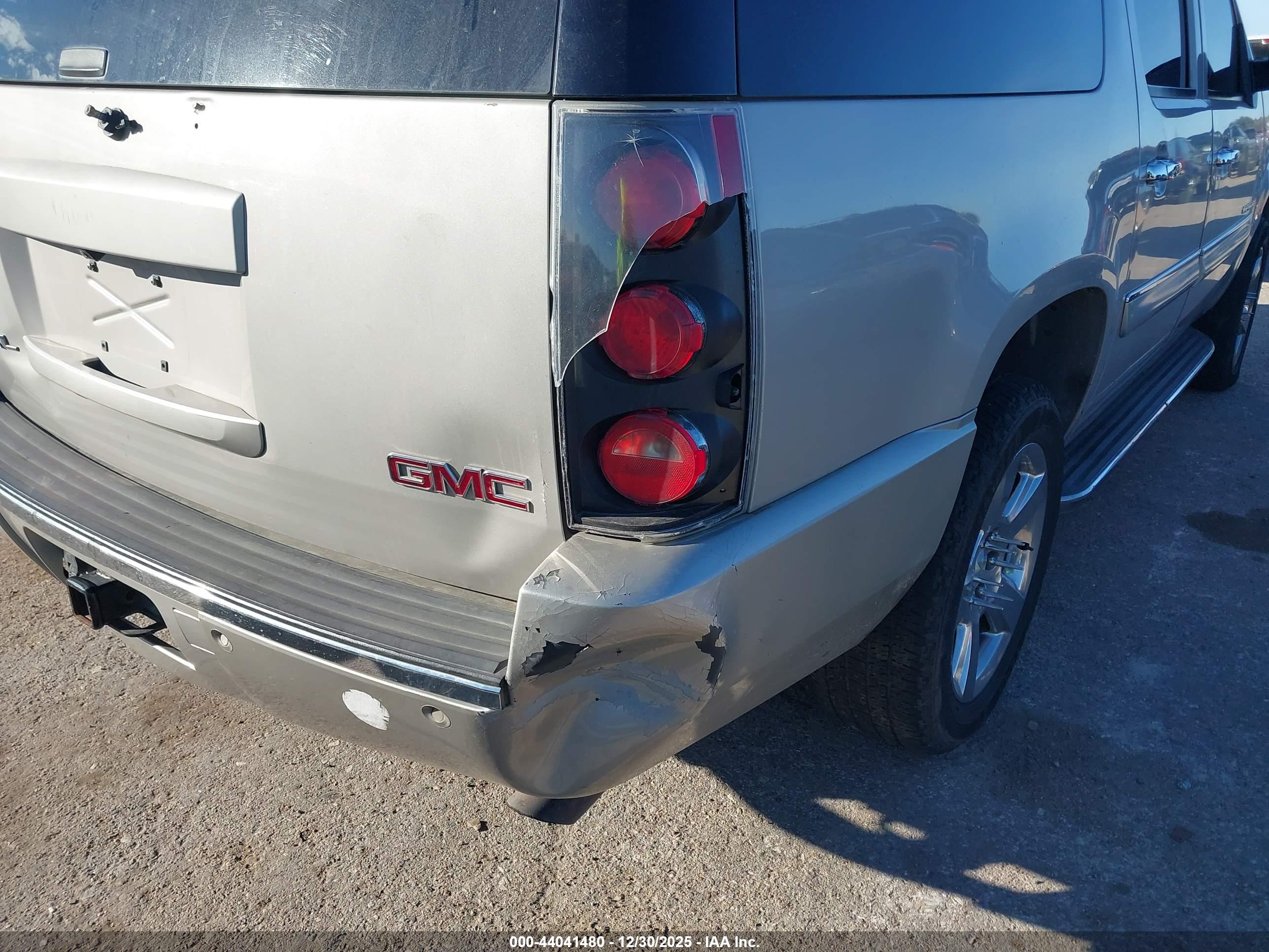 GMC YUKON image 6
