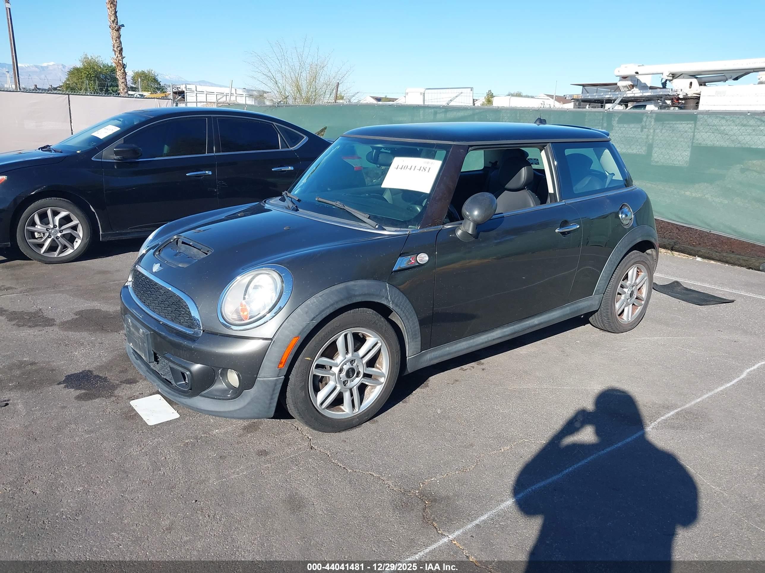 MINI COOPER image 2