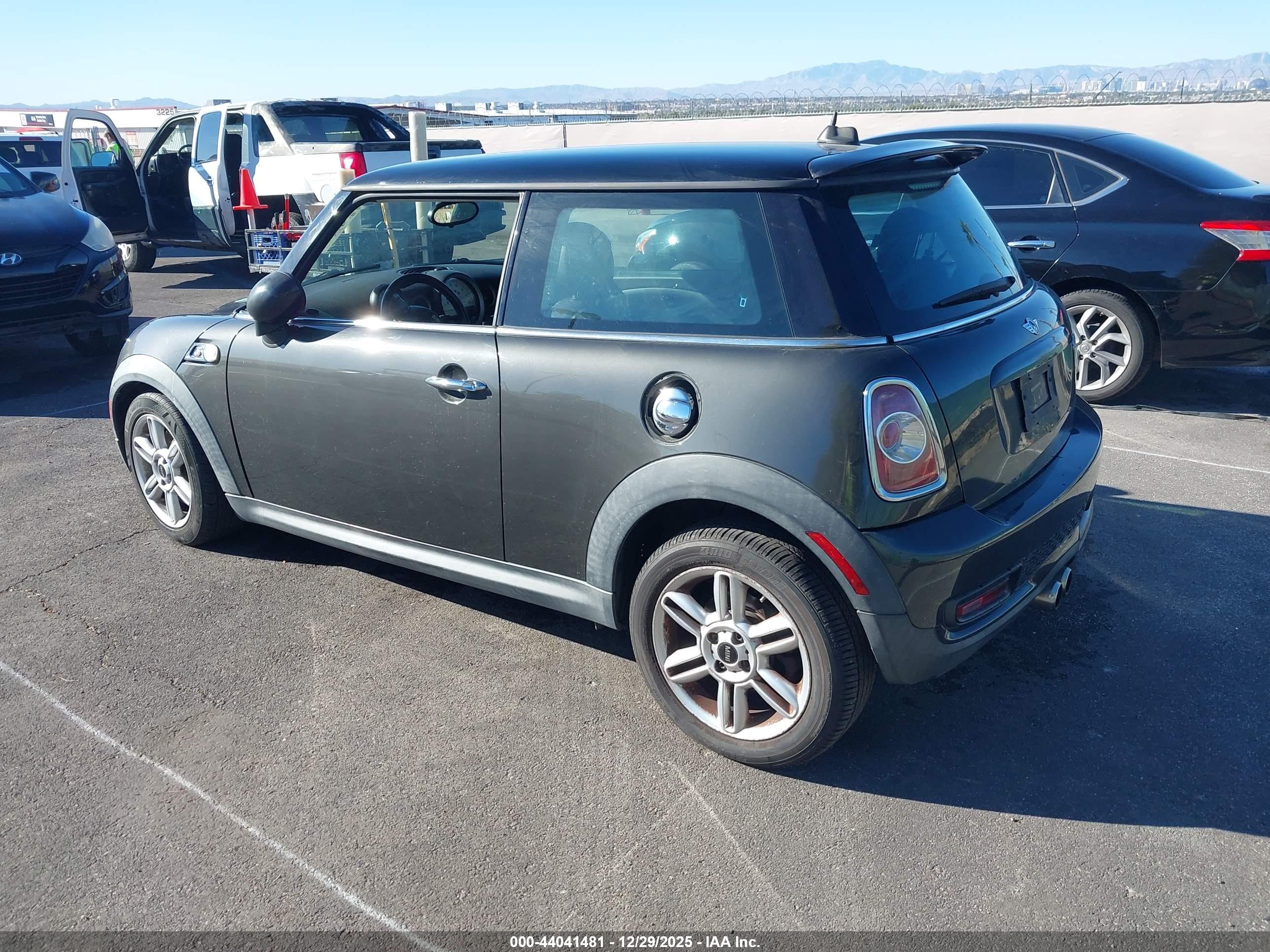 MINI COOPER image 3