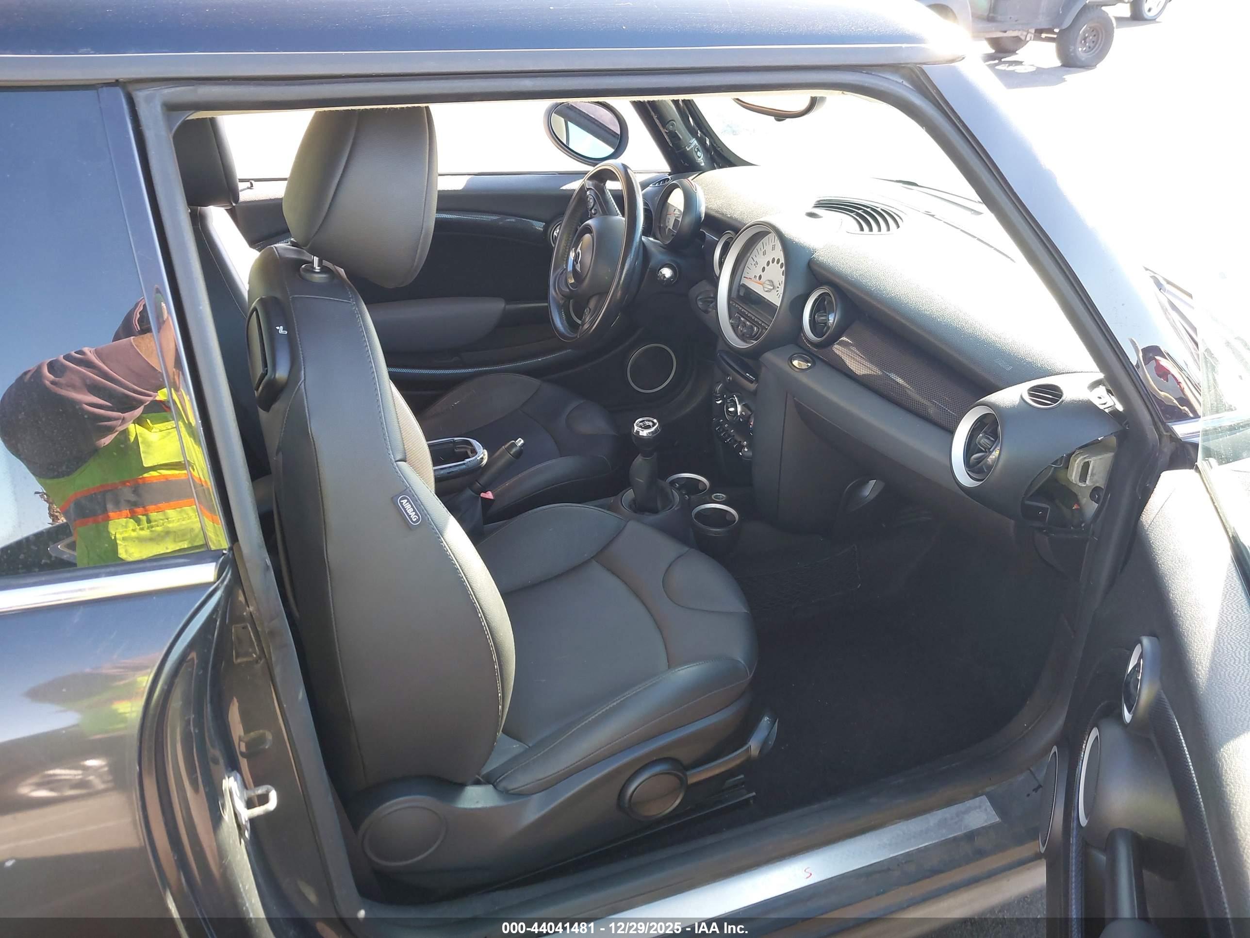 MINI COOPER image 5