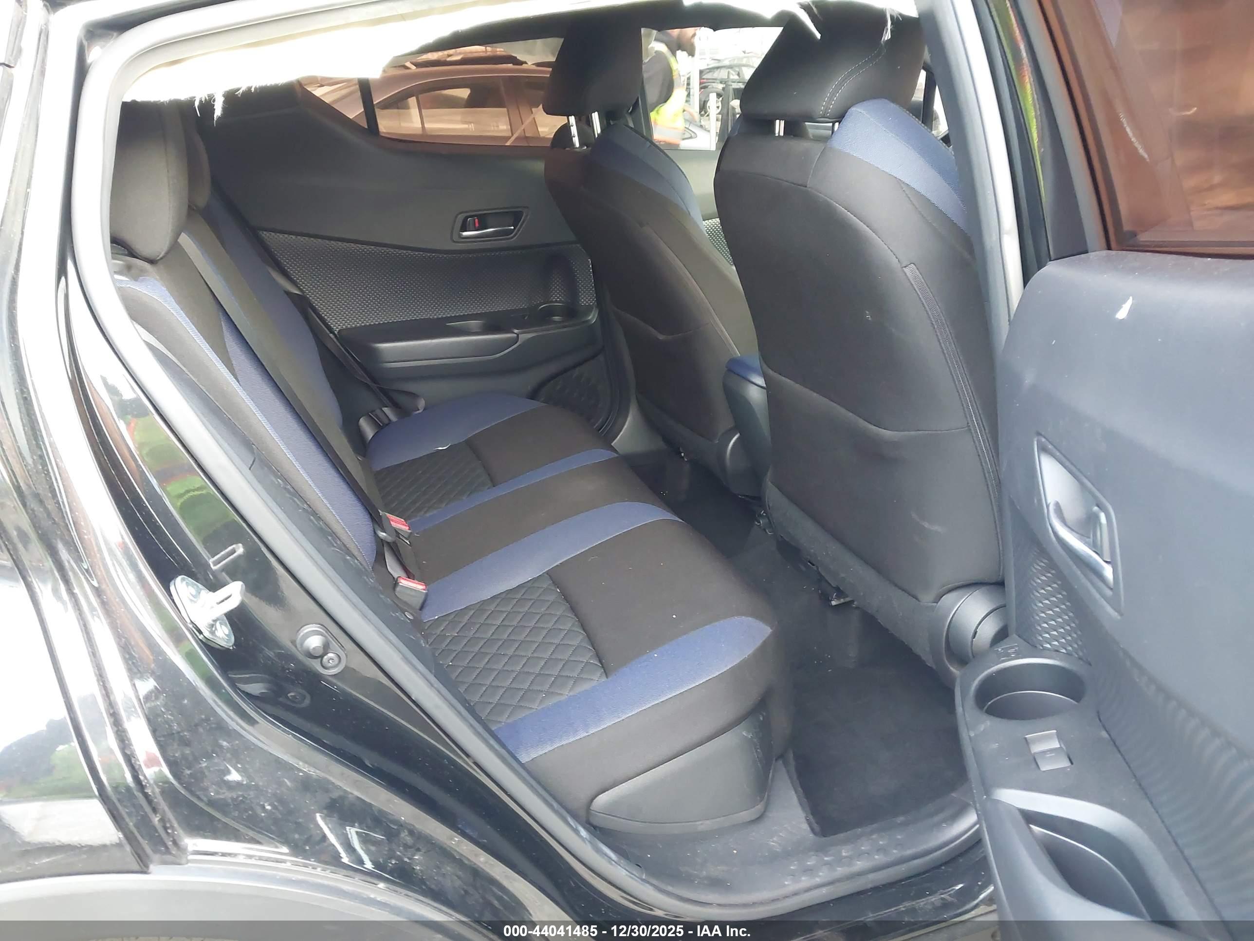 TOYOTA C-HR image 8