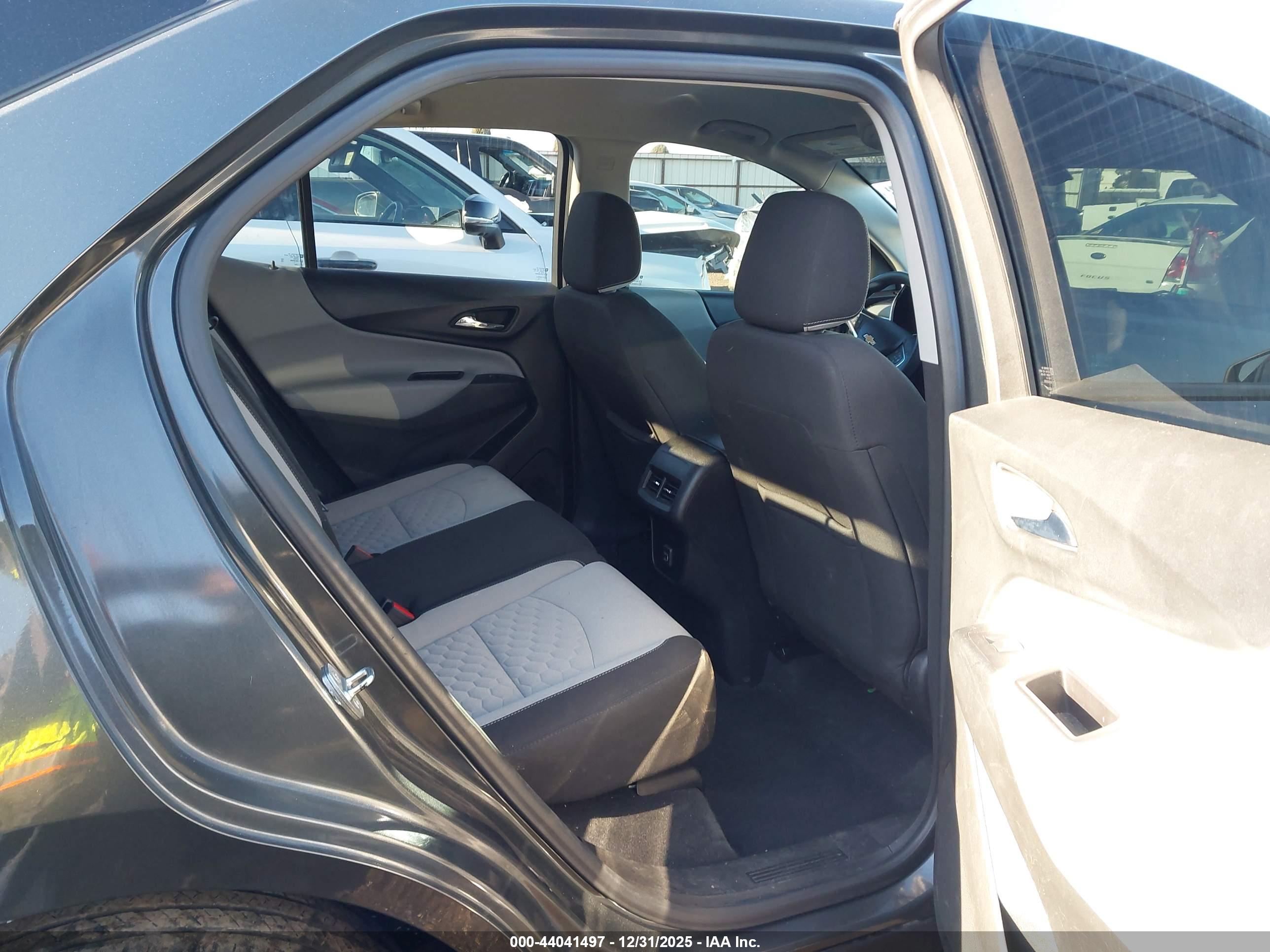 CHEVROLET EQUINOX image 8