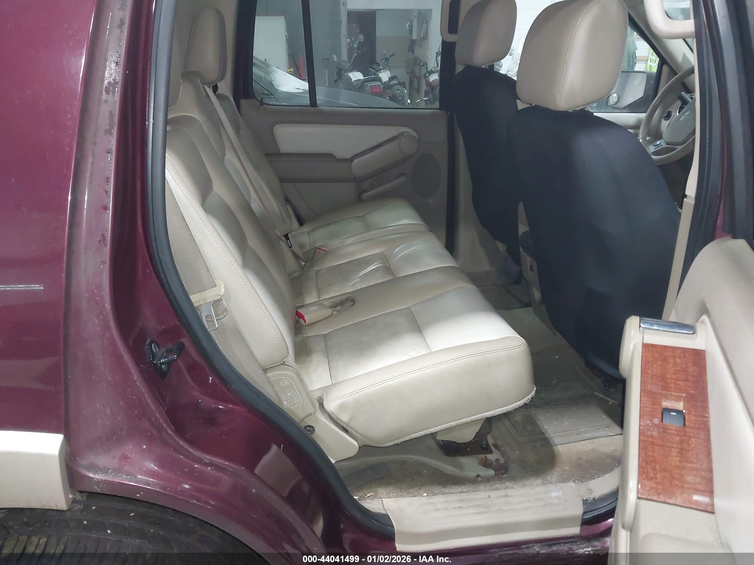 FORD EXPLORER image 8