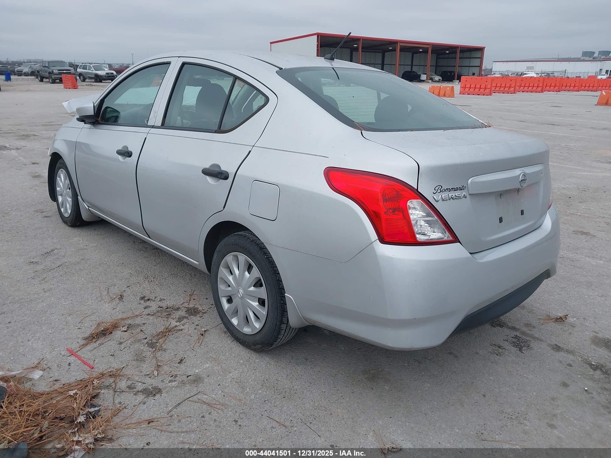 NISSAN VERSA image 3