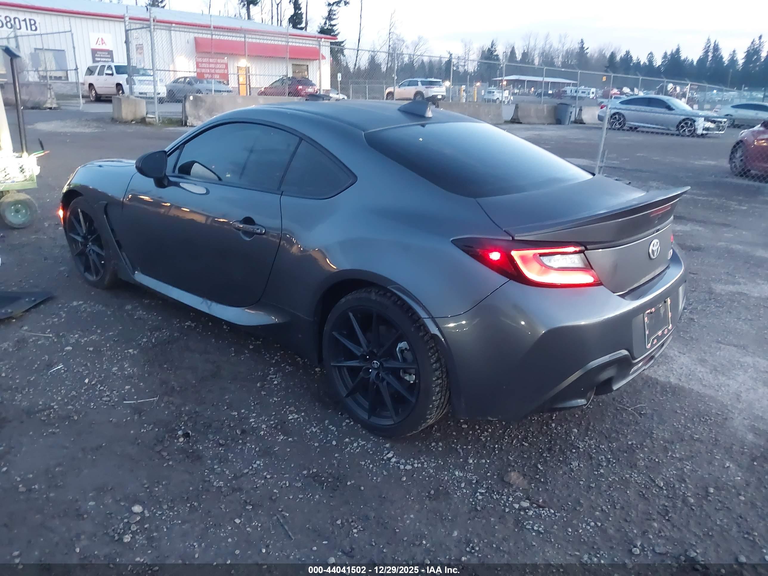 TOYOTA GR86 image 3
