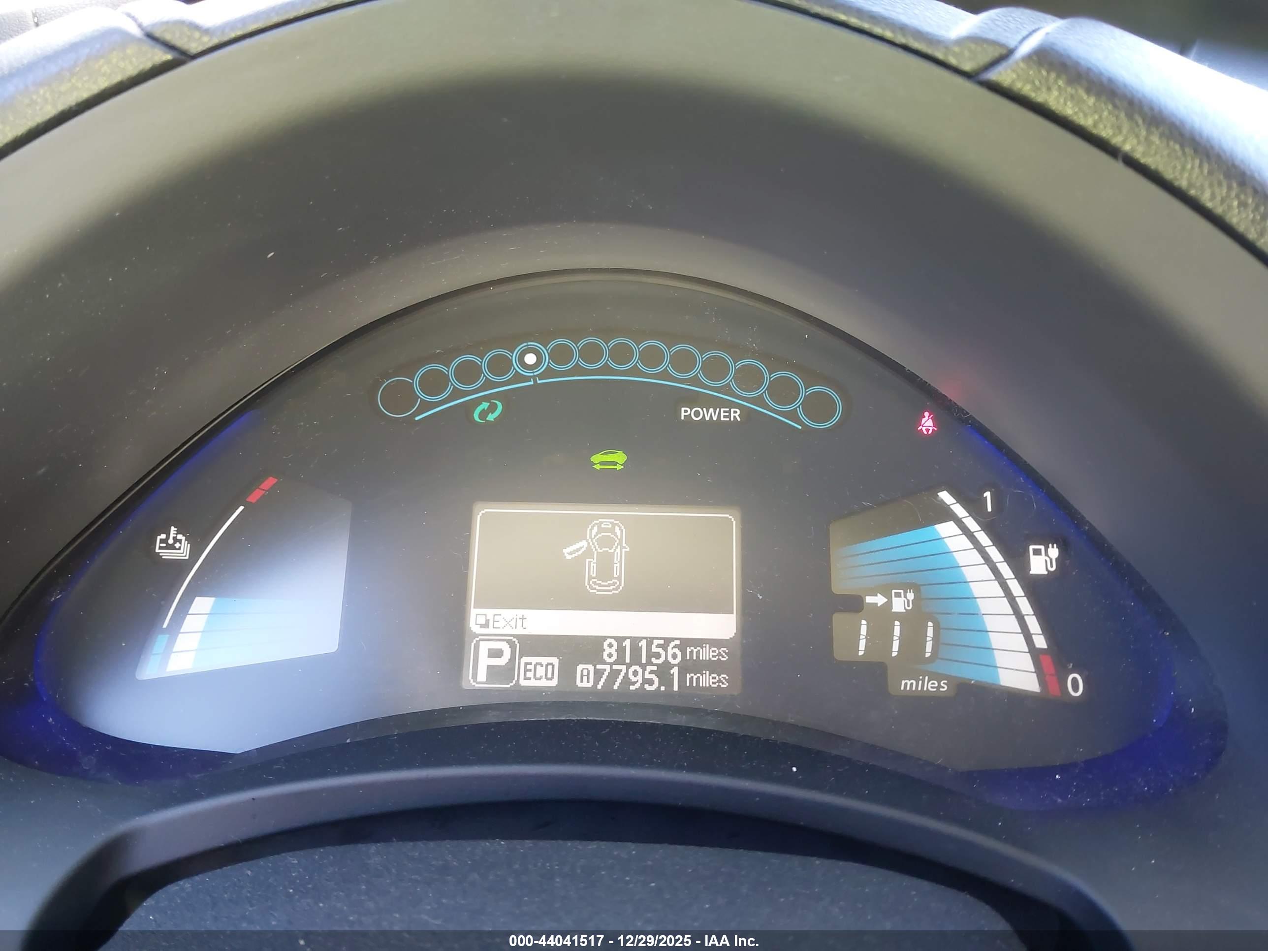 NISSAN LEAF image 7