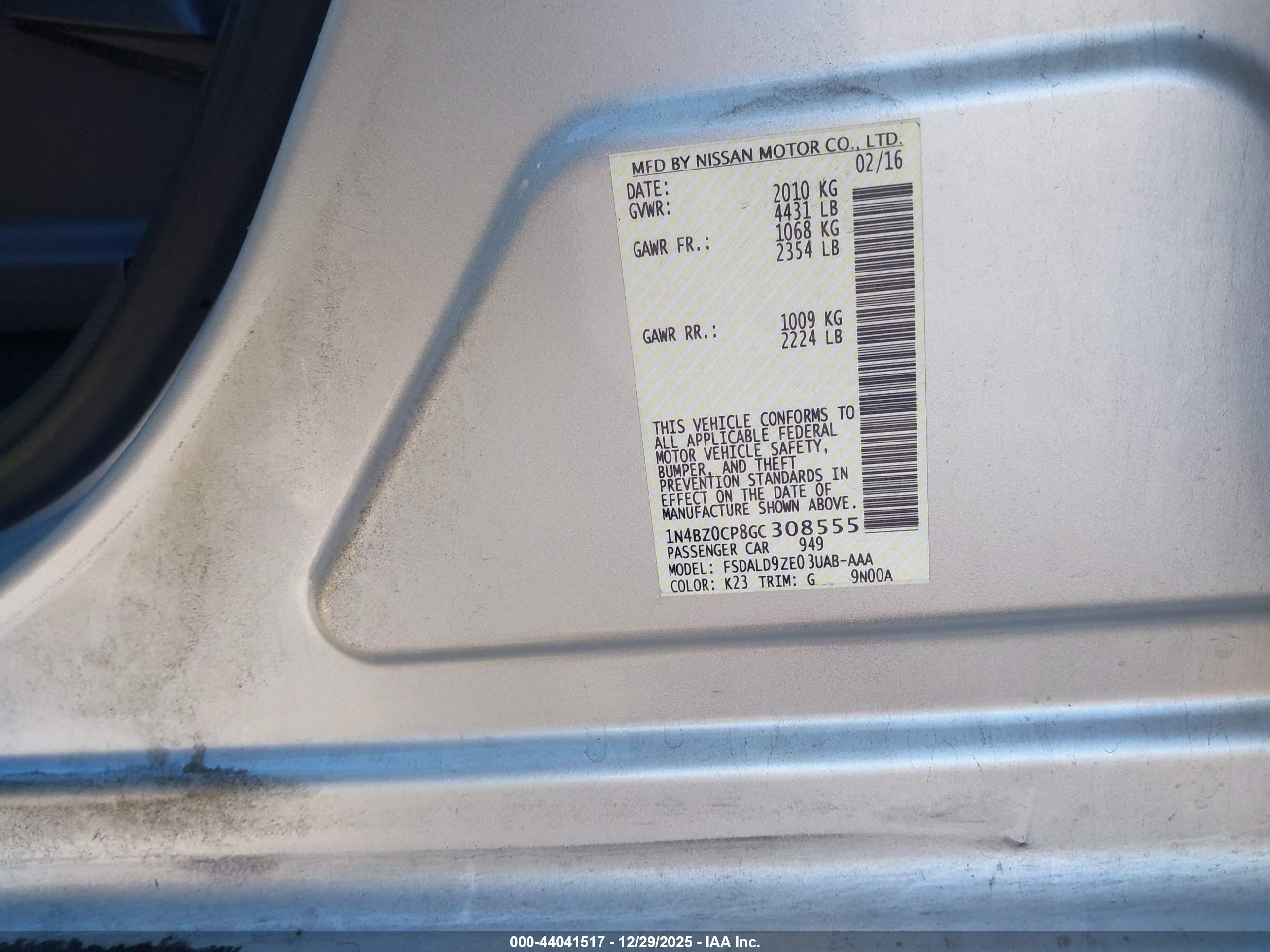 NISSAN LEAF image 9