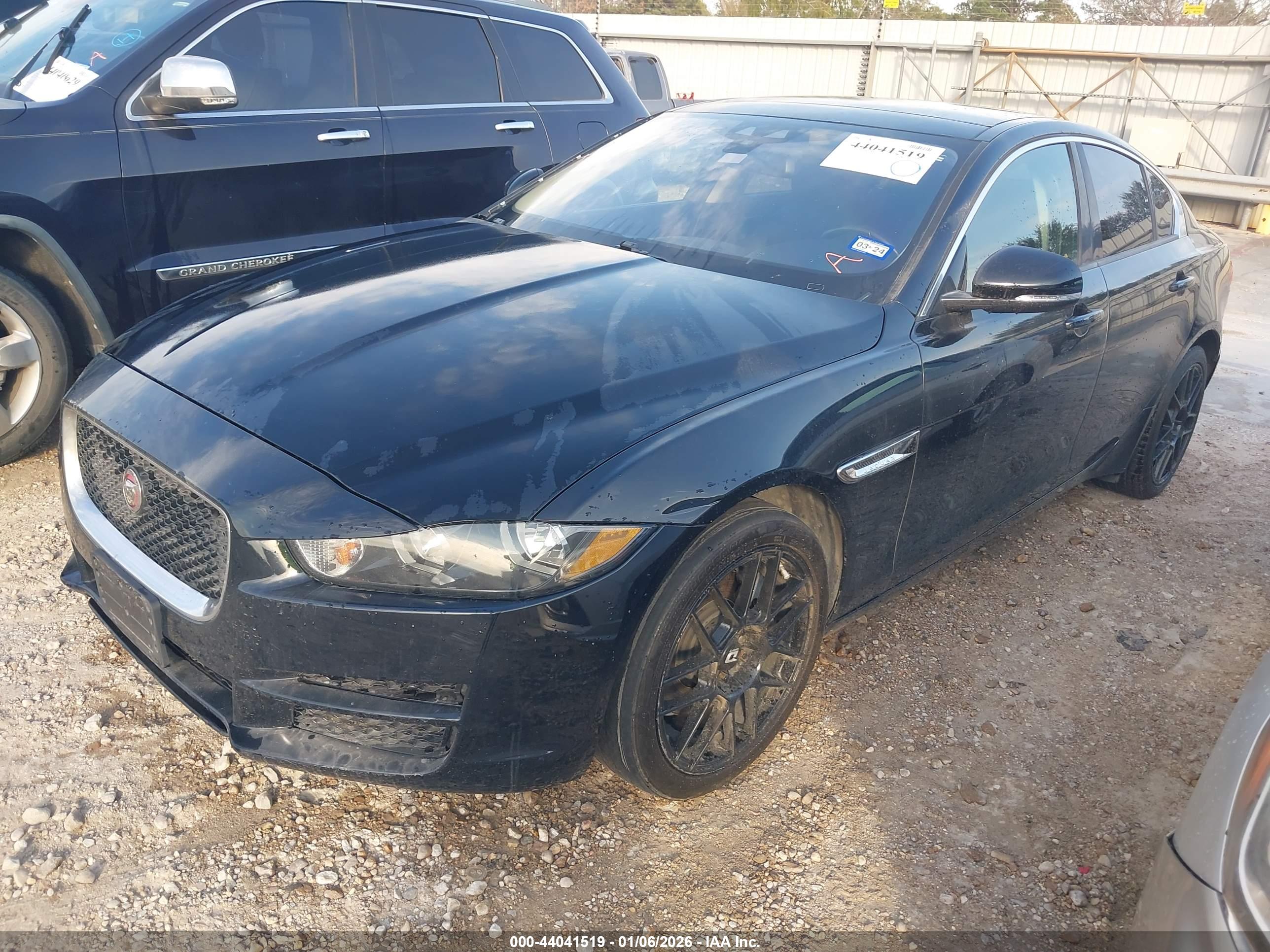 JAGUAR XE image 2