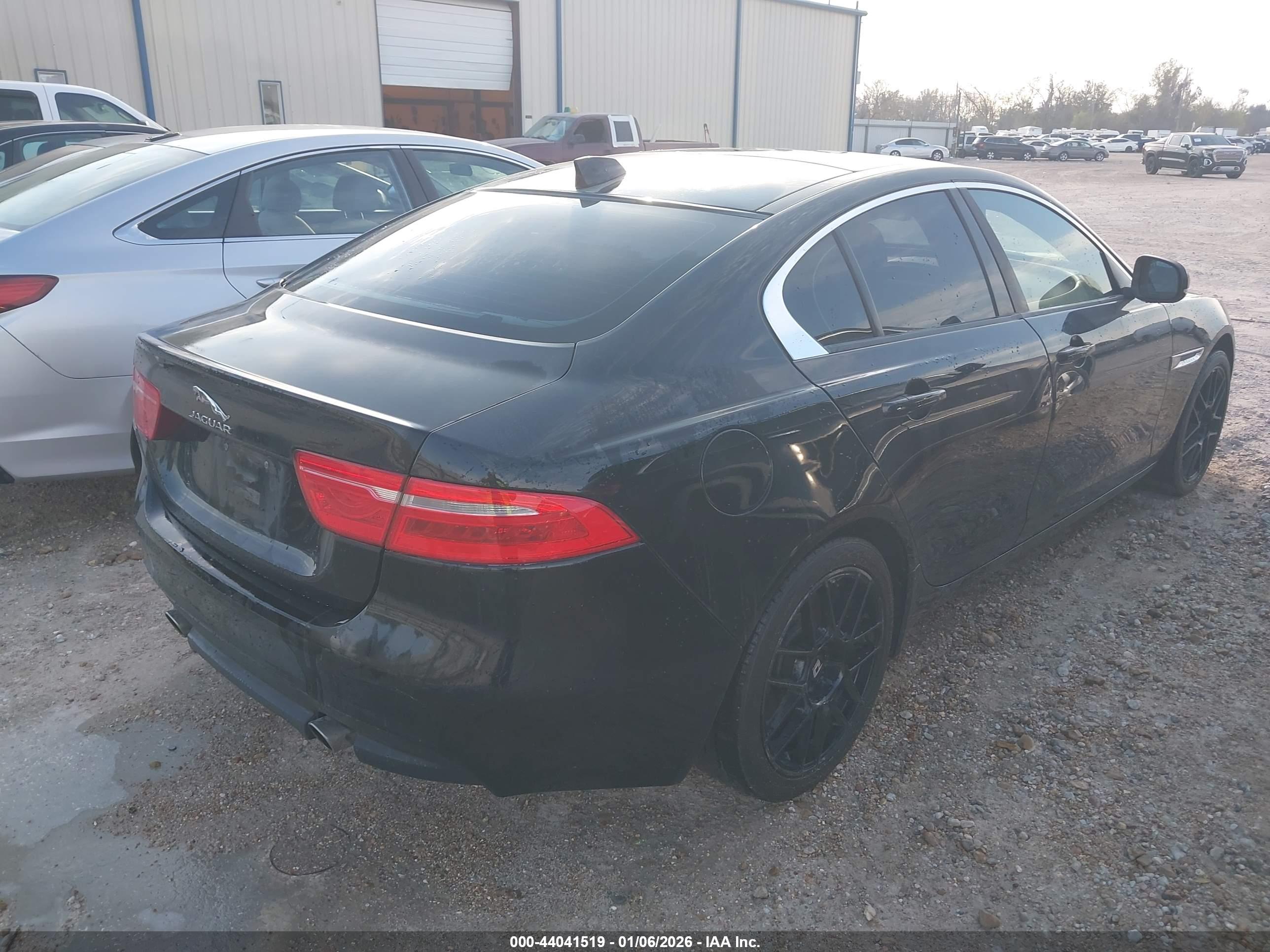 JAGUAR XE image 4