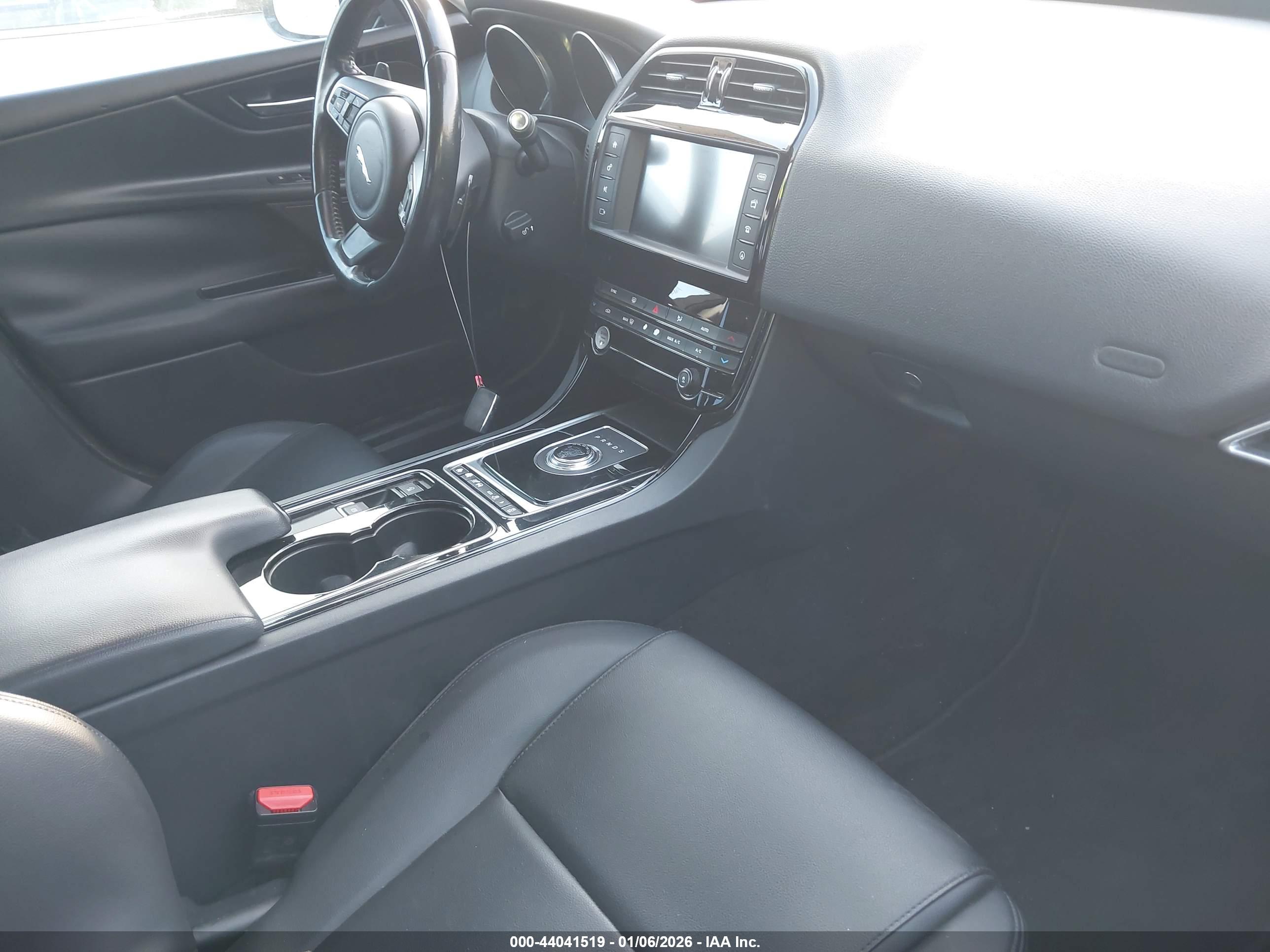 JAGUAR XE image 5
