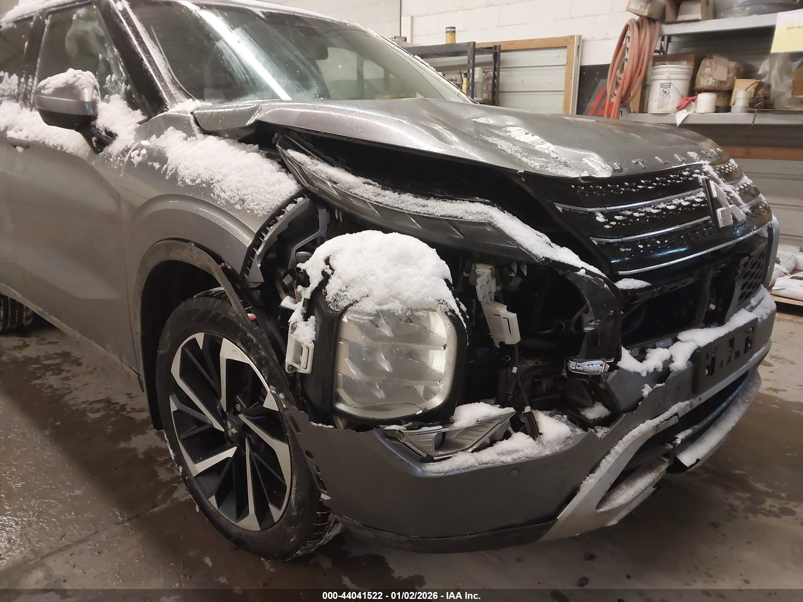 MITSUBISHI OUTLANDER image 6