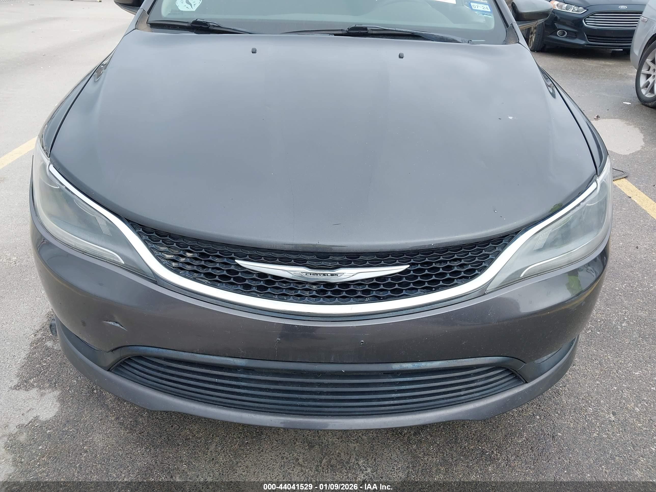 CHRYSLER 200 image 6
